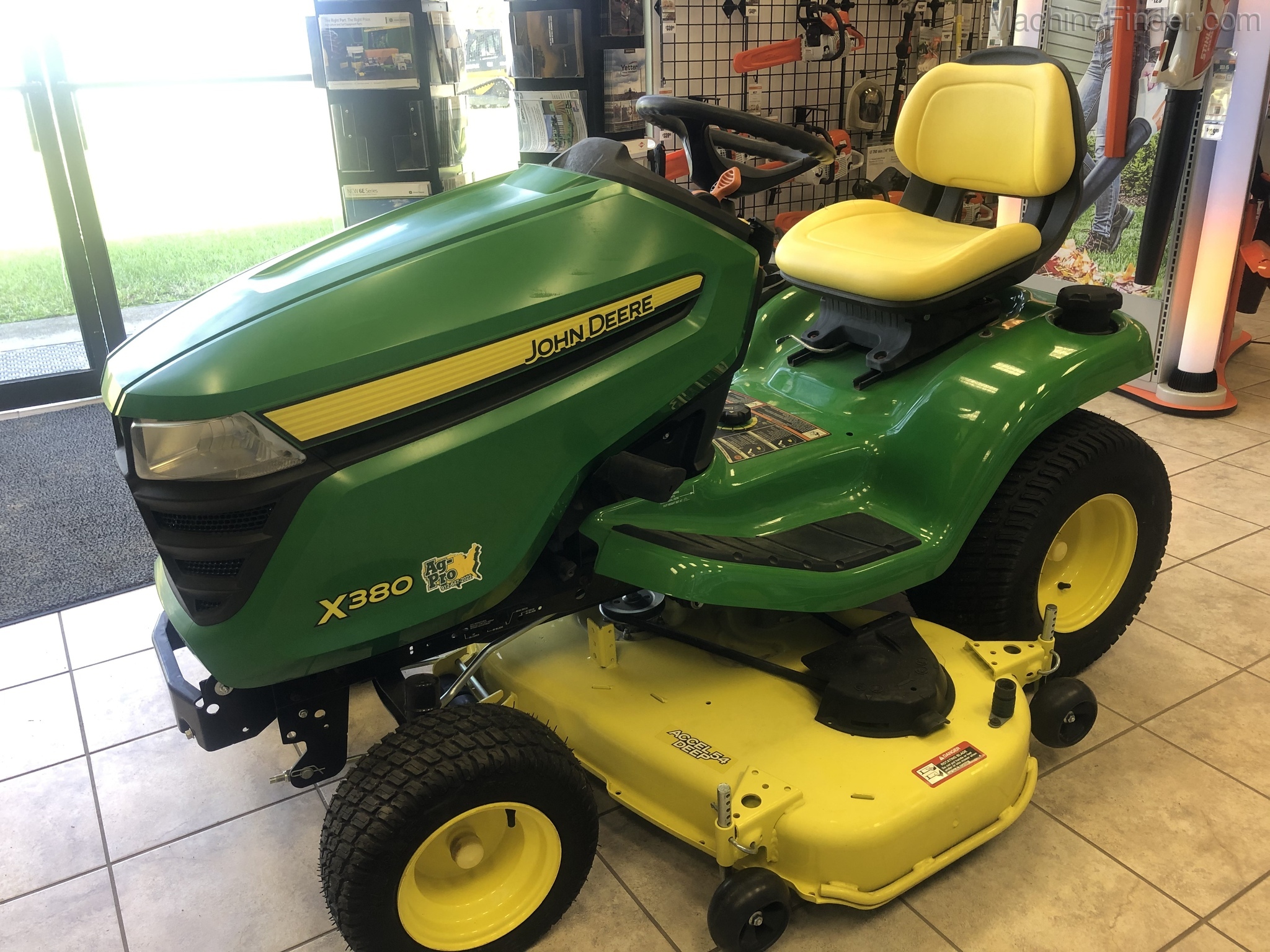 2018 John Deere X380 Image 5