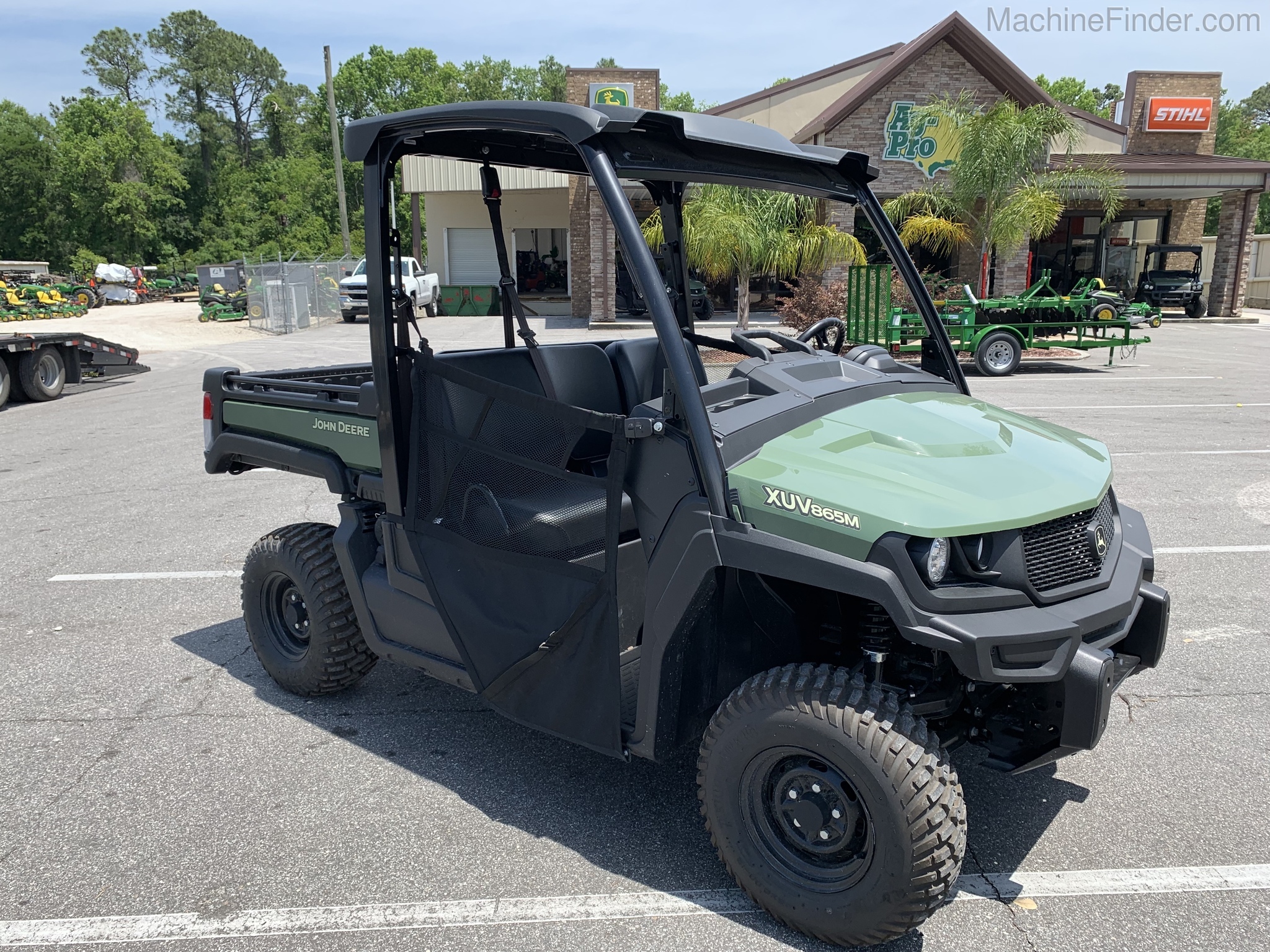 2021 John Deere 865M Image 1