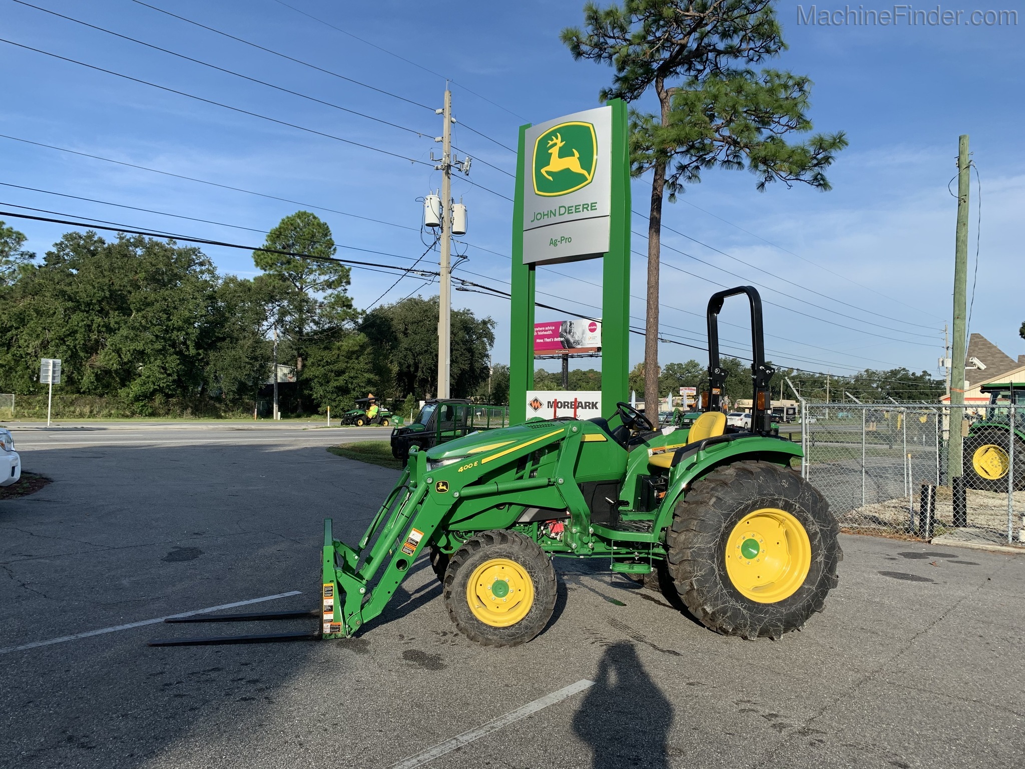 2020 John Deere 4052M Image 2