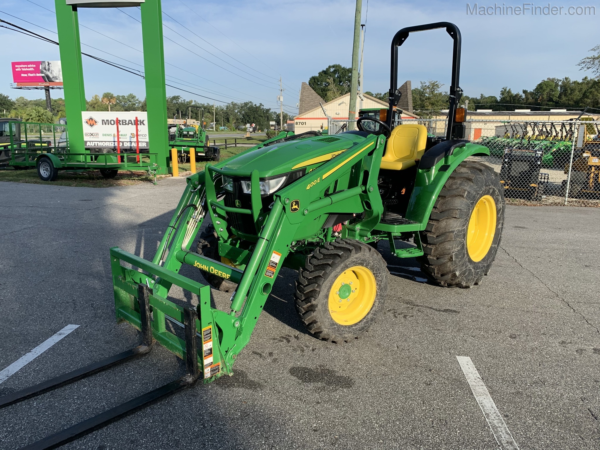 2020 John Deere 4052M Image 3