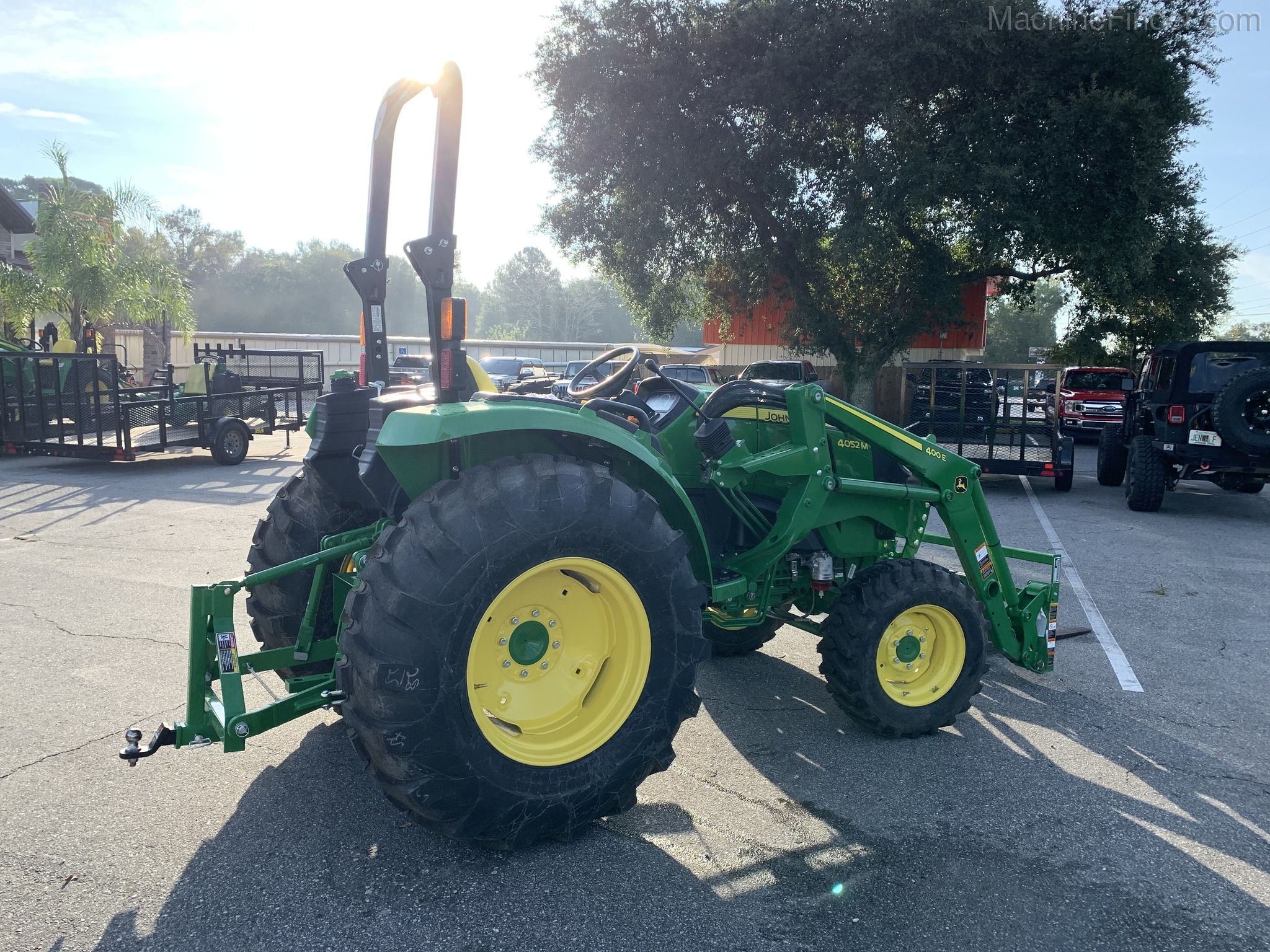 2020 John Deere 4052M Image 5
