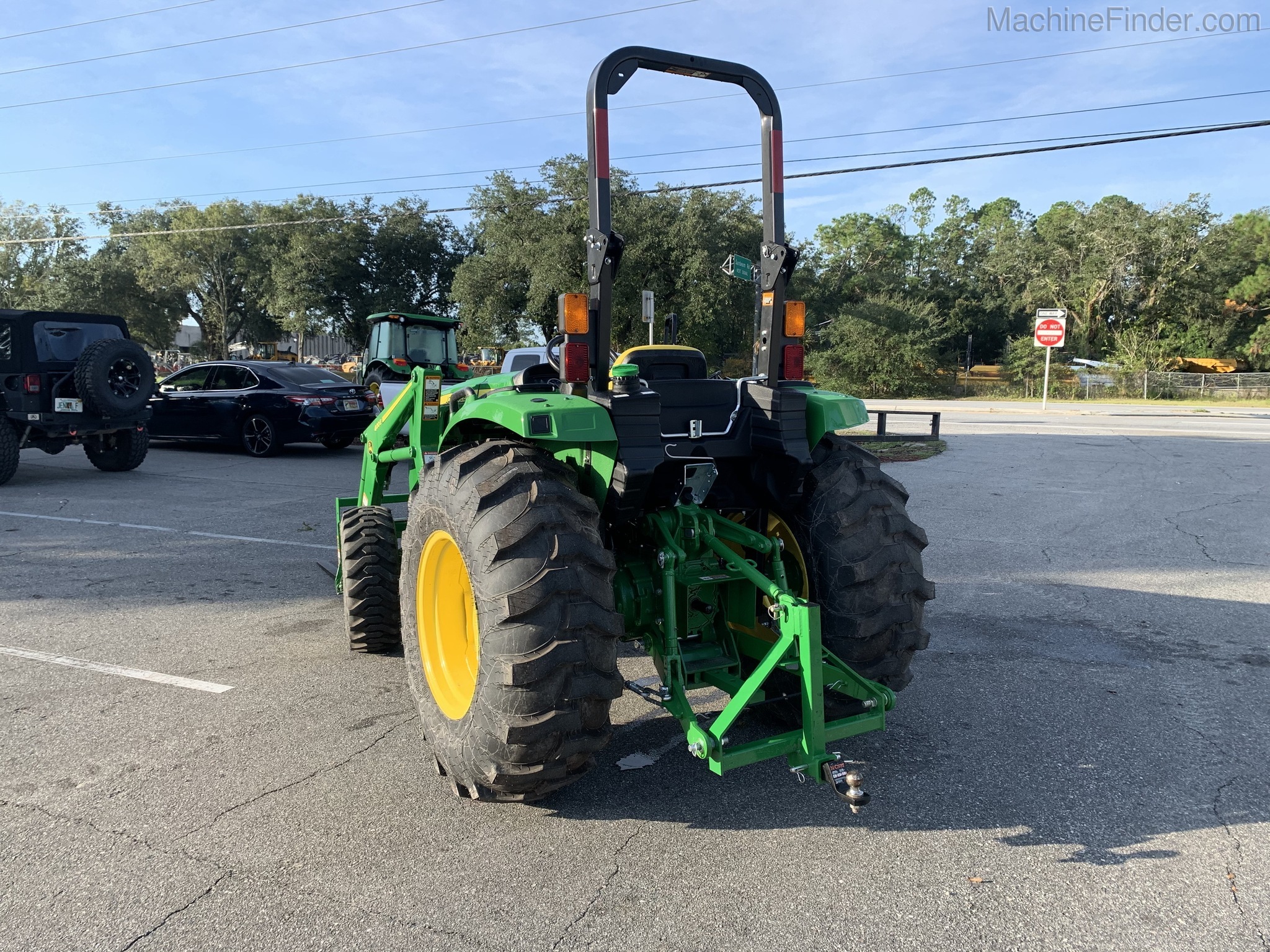 2020 John Deere 4052M Image 6