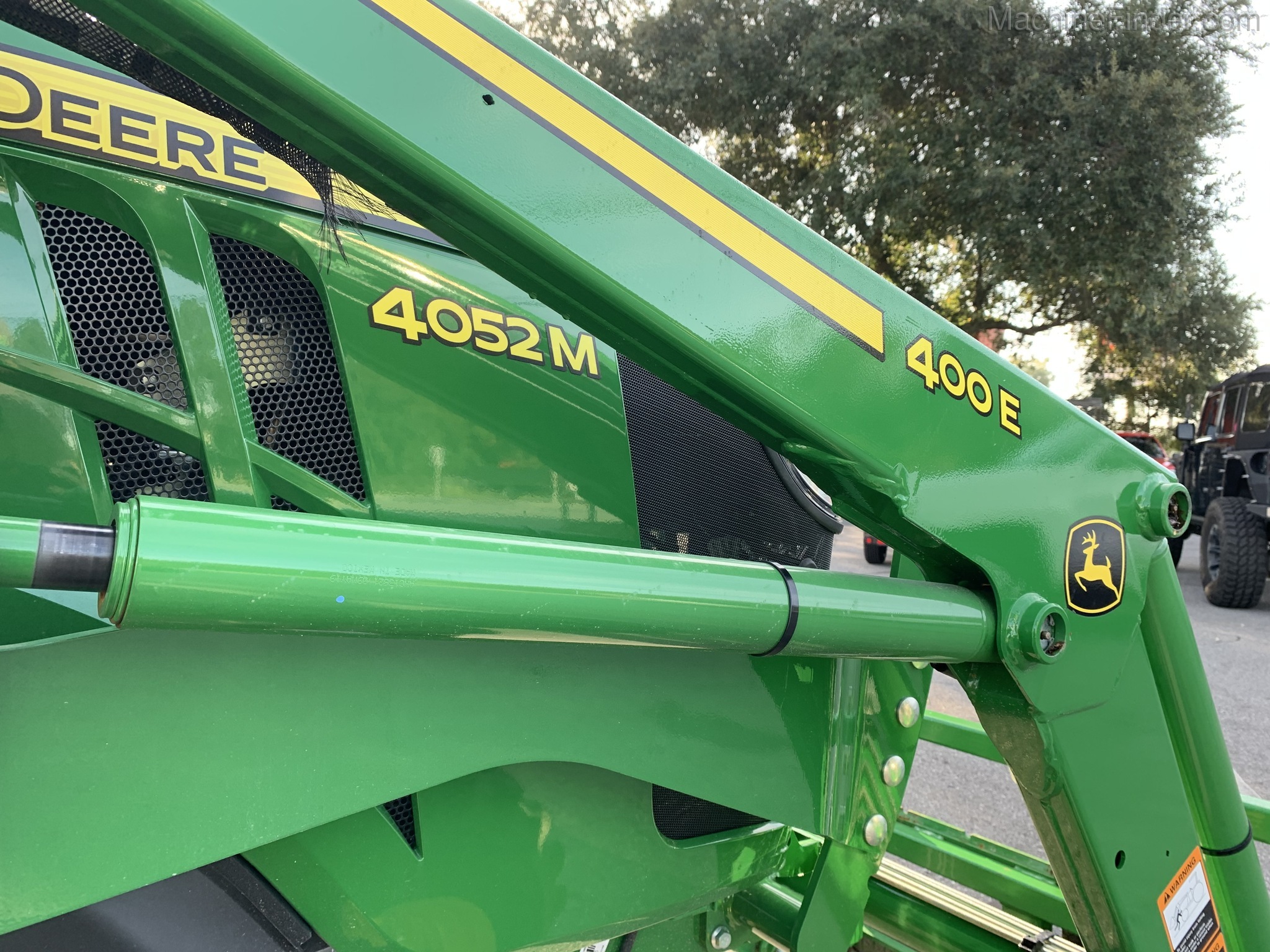 2020 John Deere 4052M Image 4