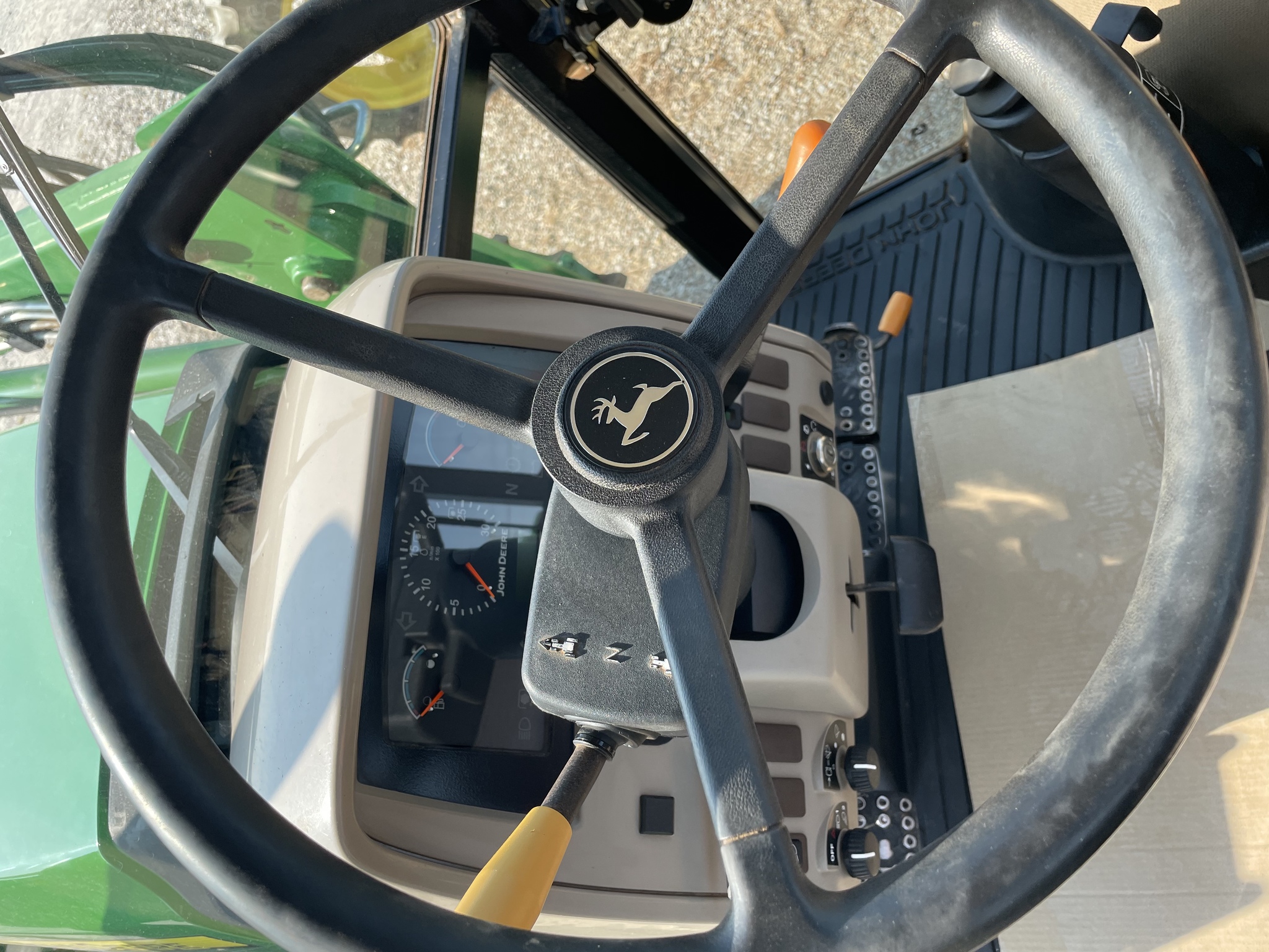 2011 John Deere 5083E Image 4