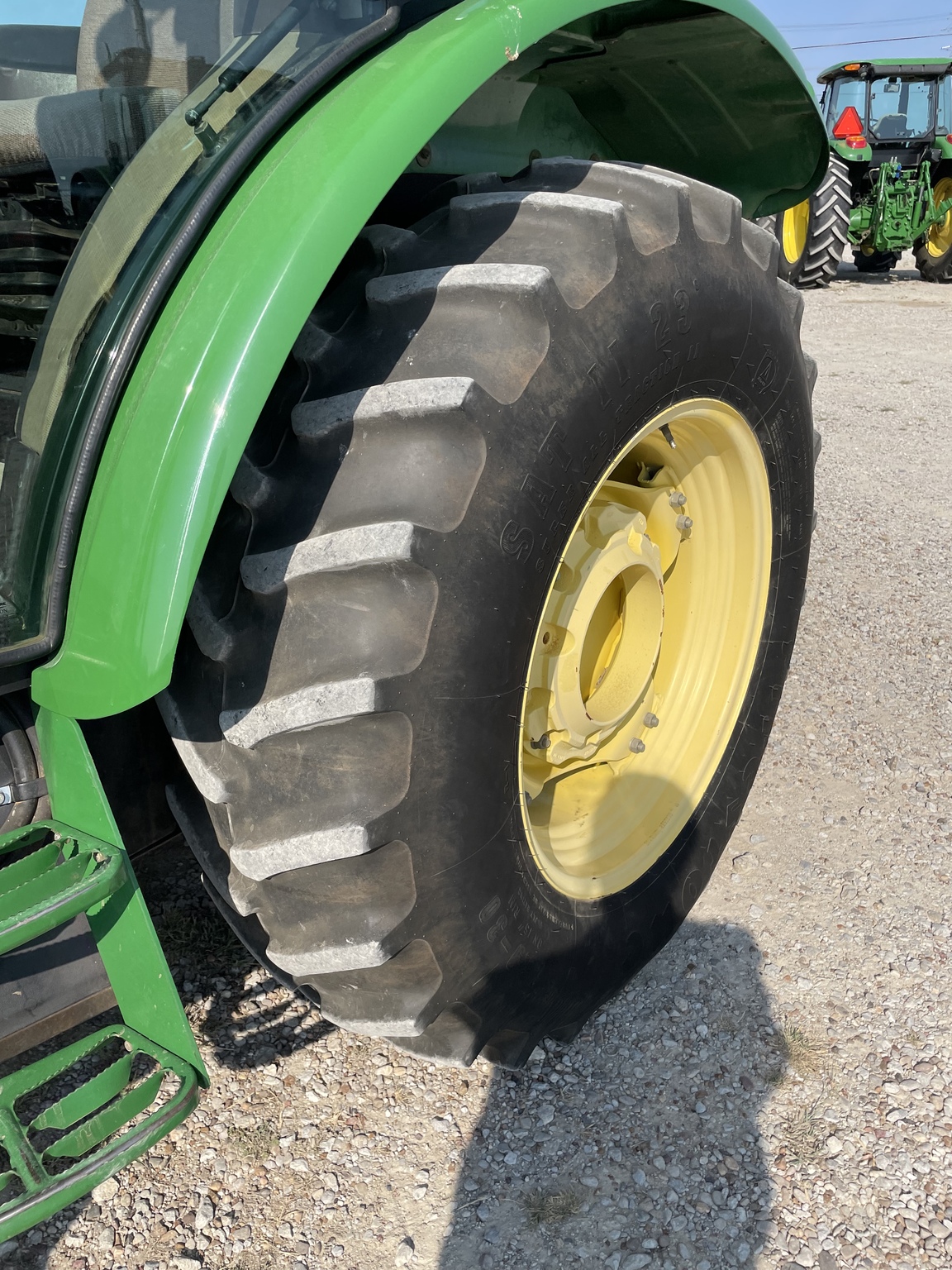 2011 John Deere 5083E Image 11