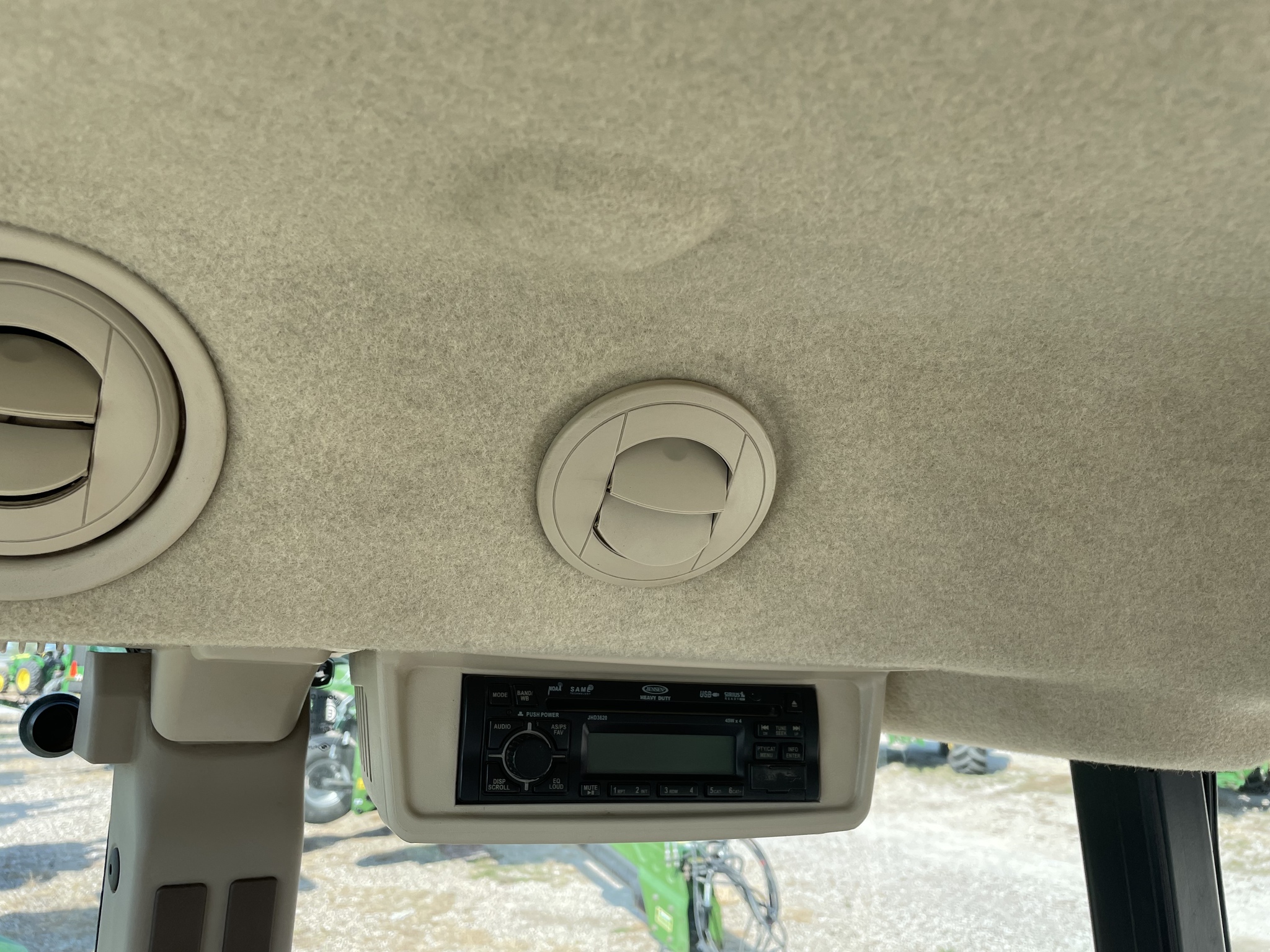 2011 John Deere 5083E Image 5