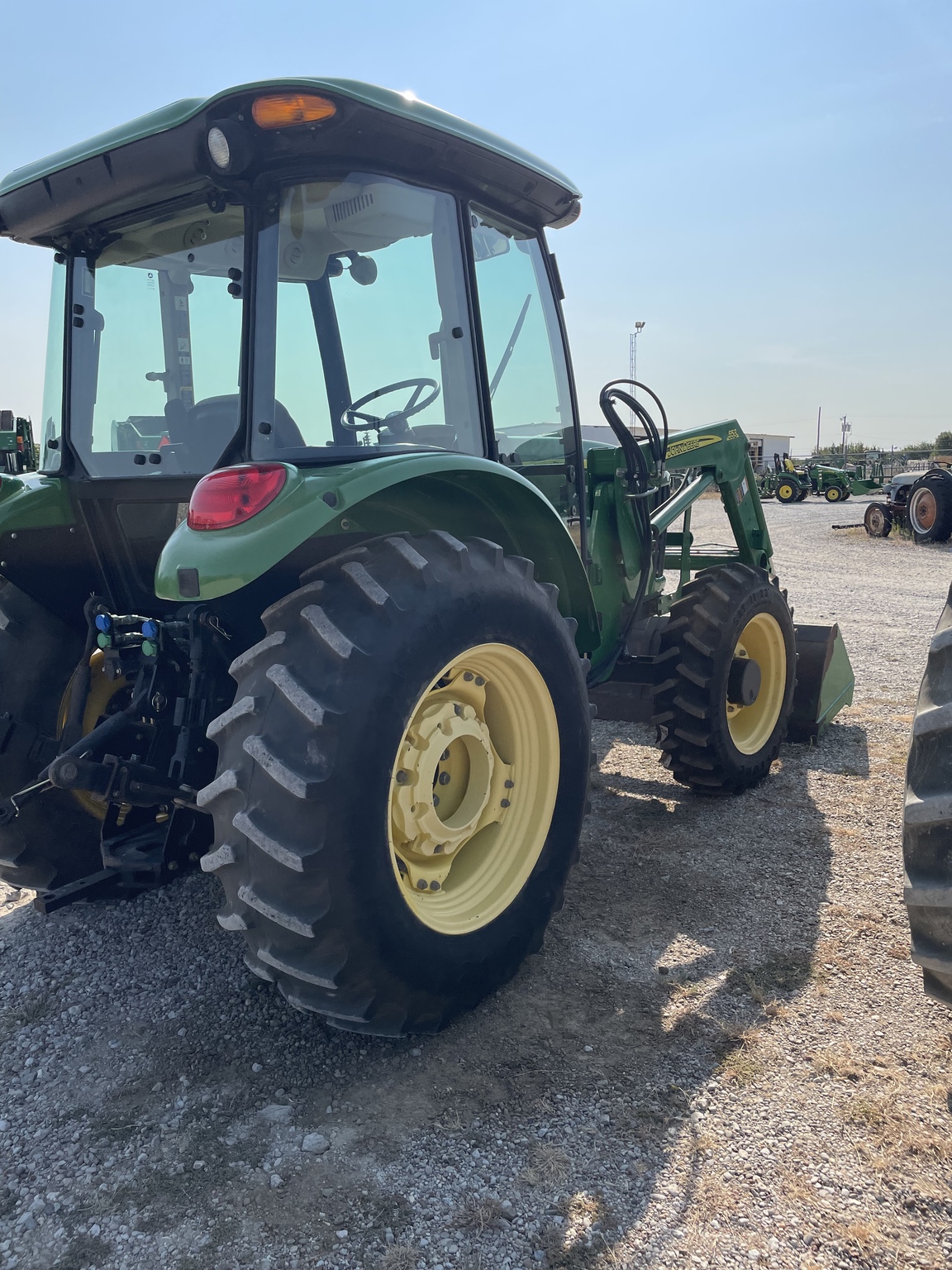 2011 John Deere 5083E Image 9