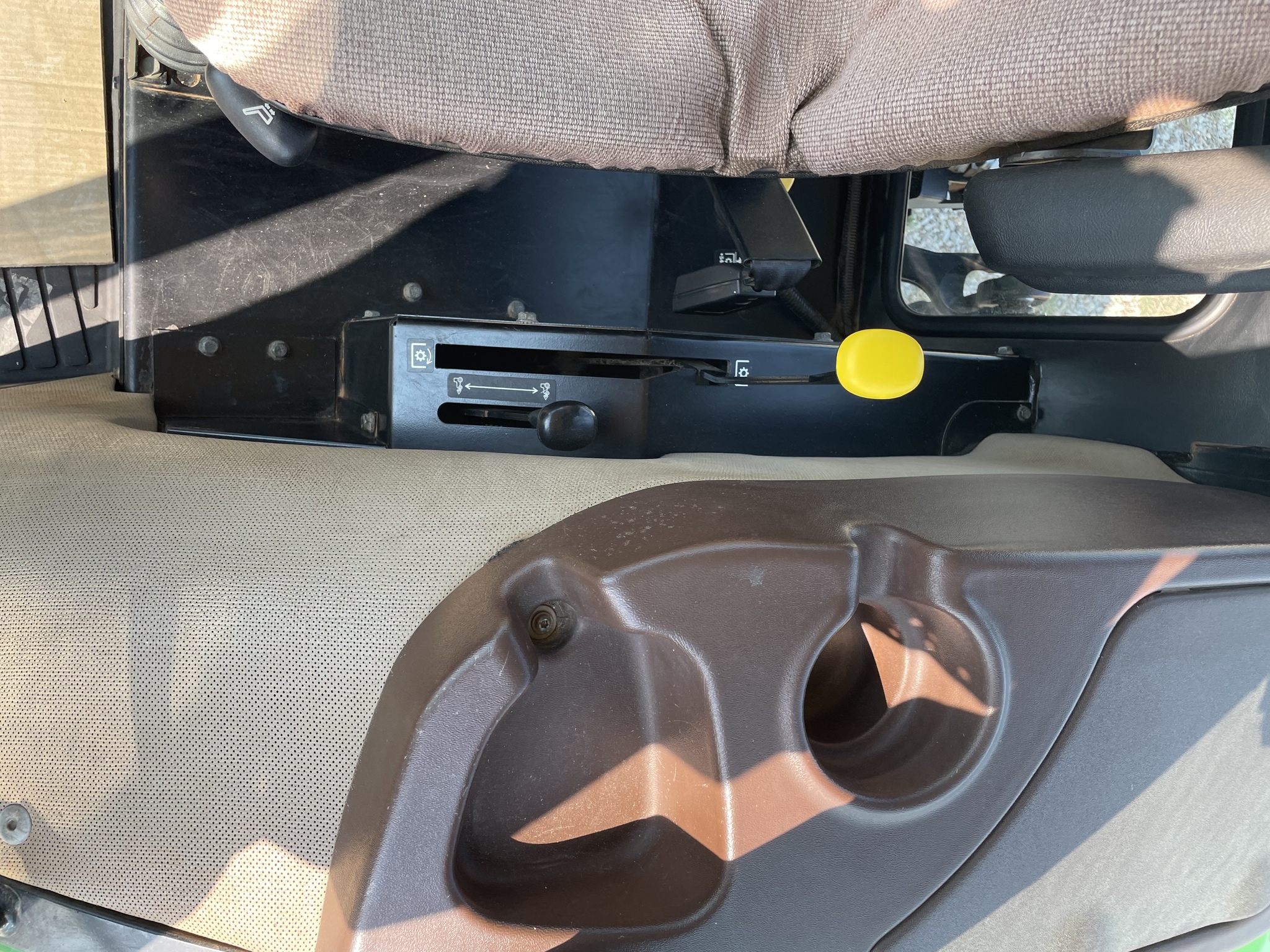 2011 John Deere 5083E Image 7