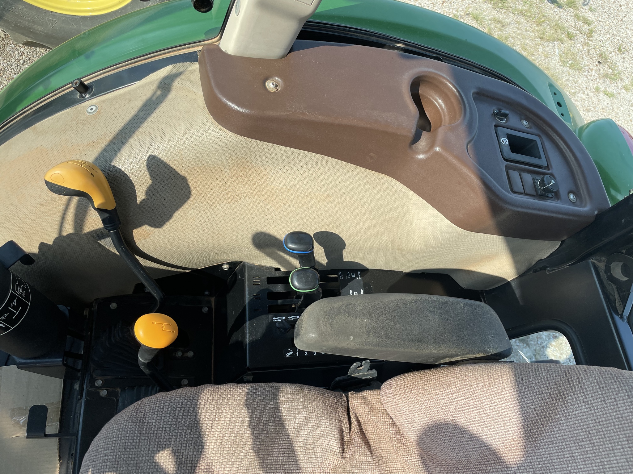 2011 John Deere 5083E Image 6