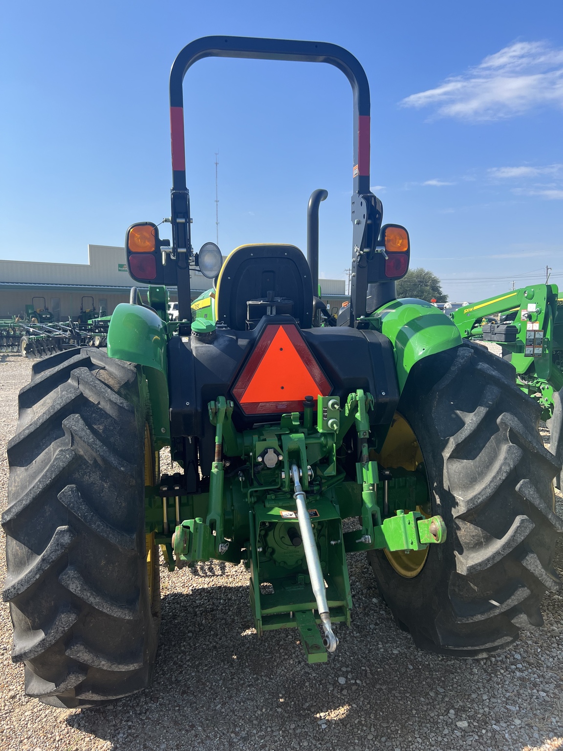 2018 John Deere 5075E Image 2