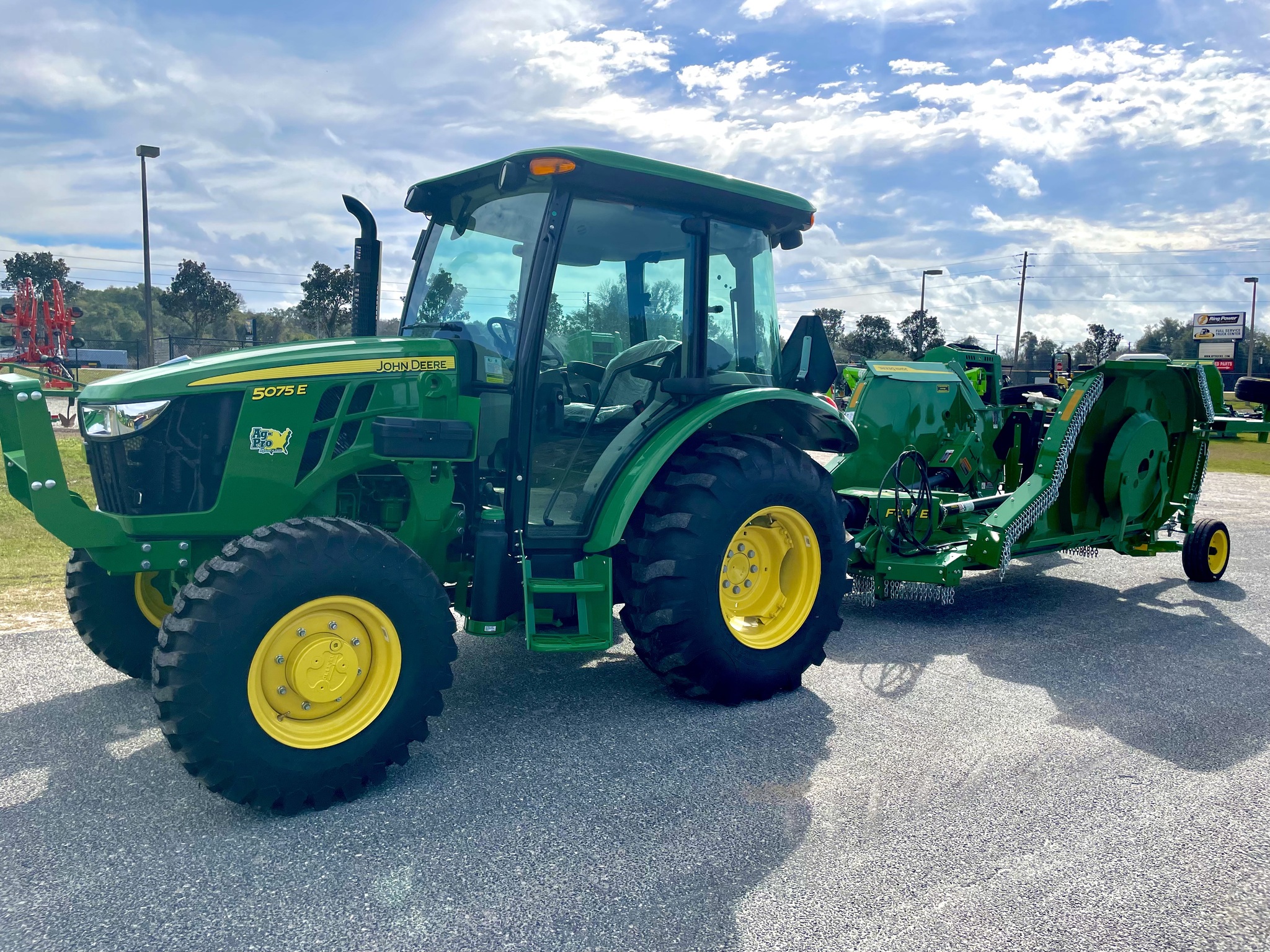 2023 John Deere 5075E Image 1