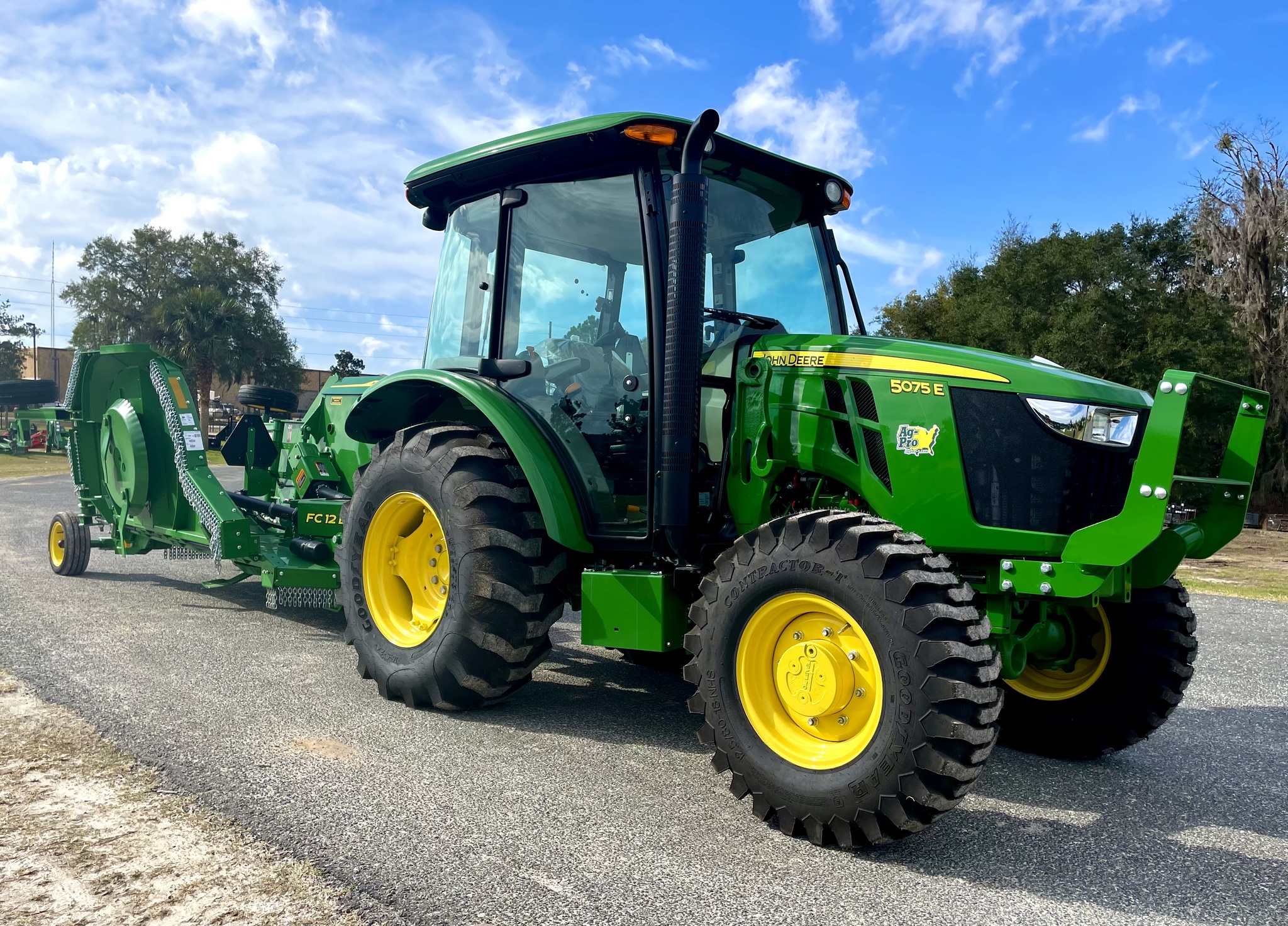2023 John Deere 5075E Image 4
