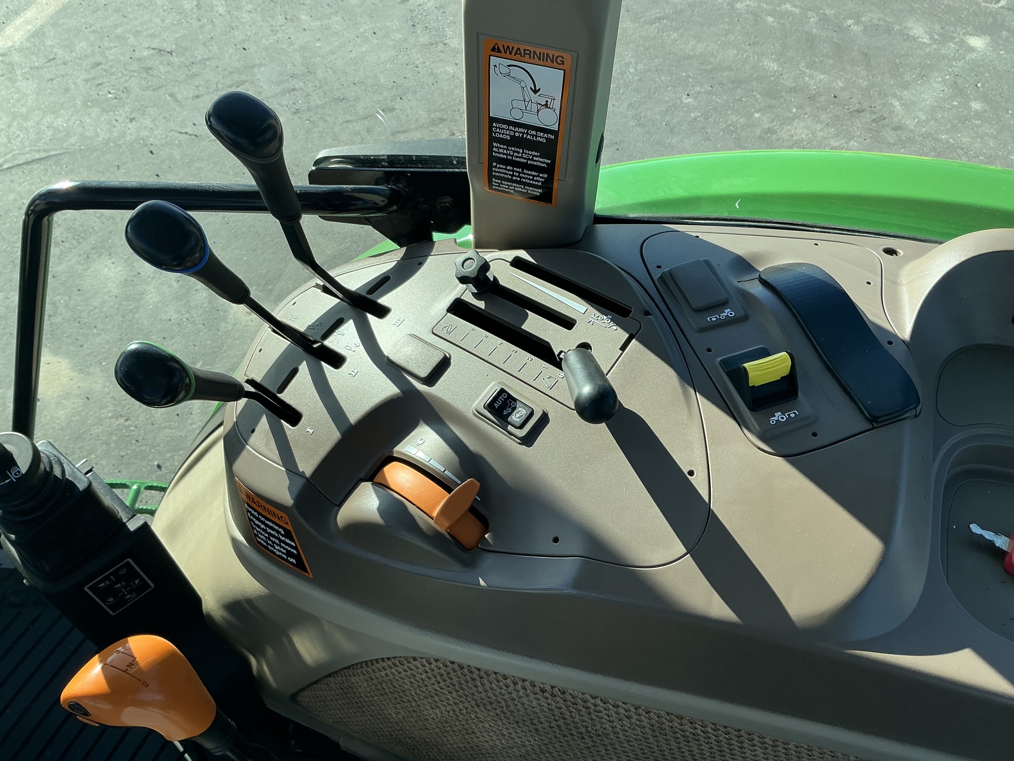 2023 John Deere 6120E Image 25