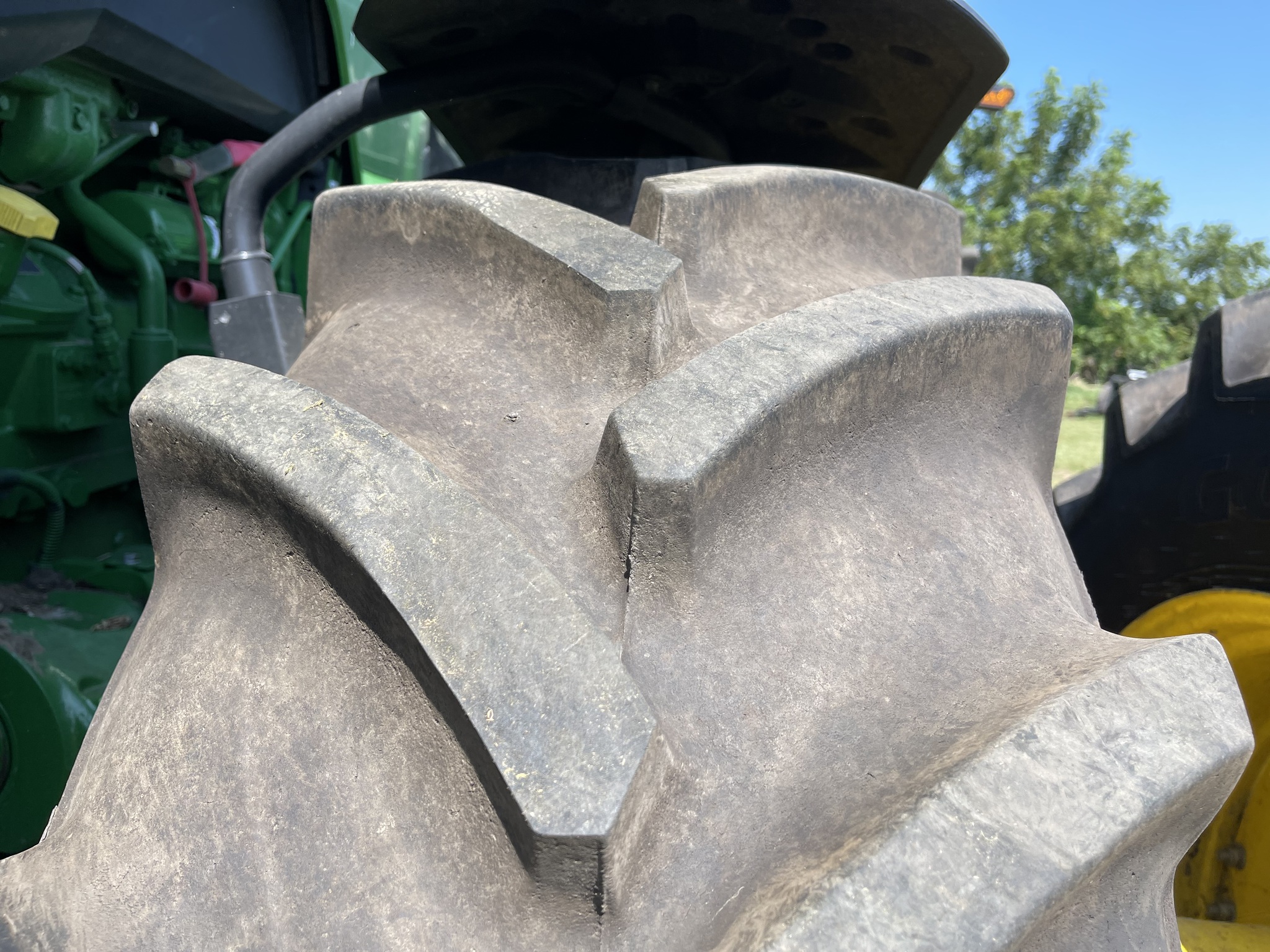  2023 John Deere 8R 340 at Heritage Tractor in Rockport, IL
