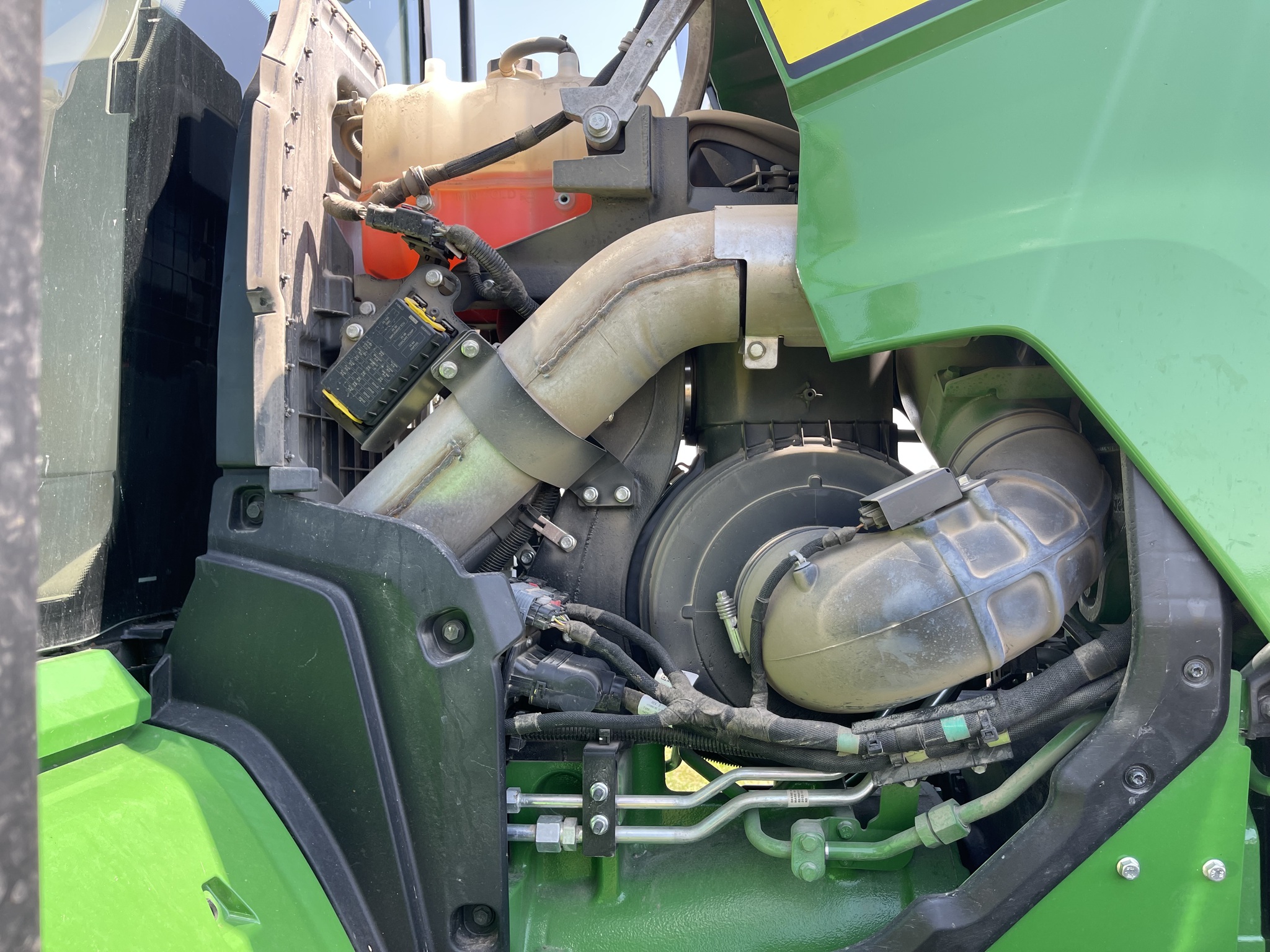  2023 John Deere 8R 340 at Heritage Tractor in Rockport, IL