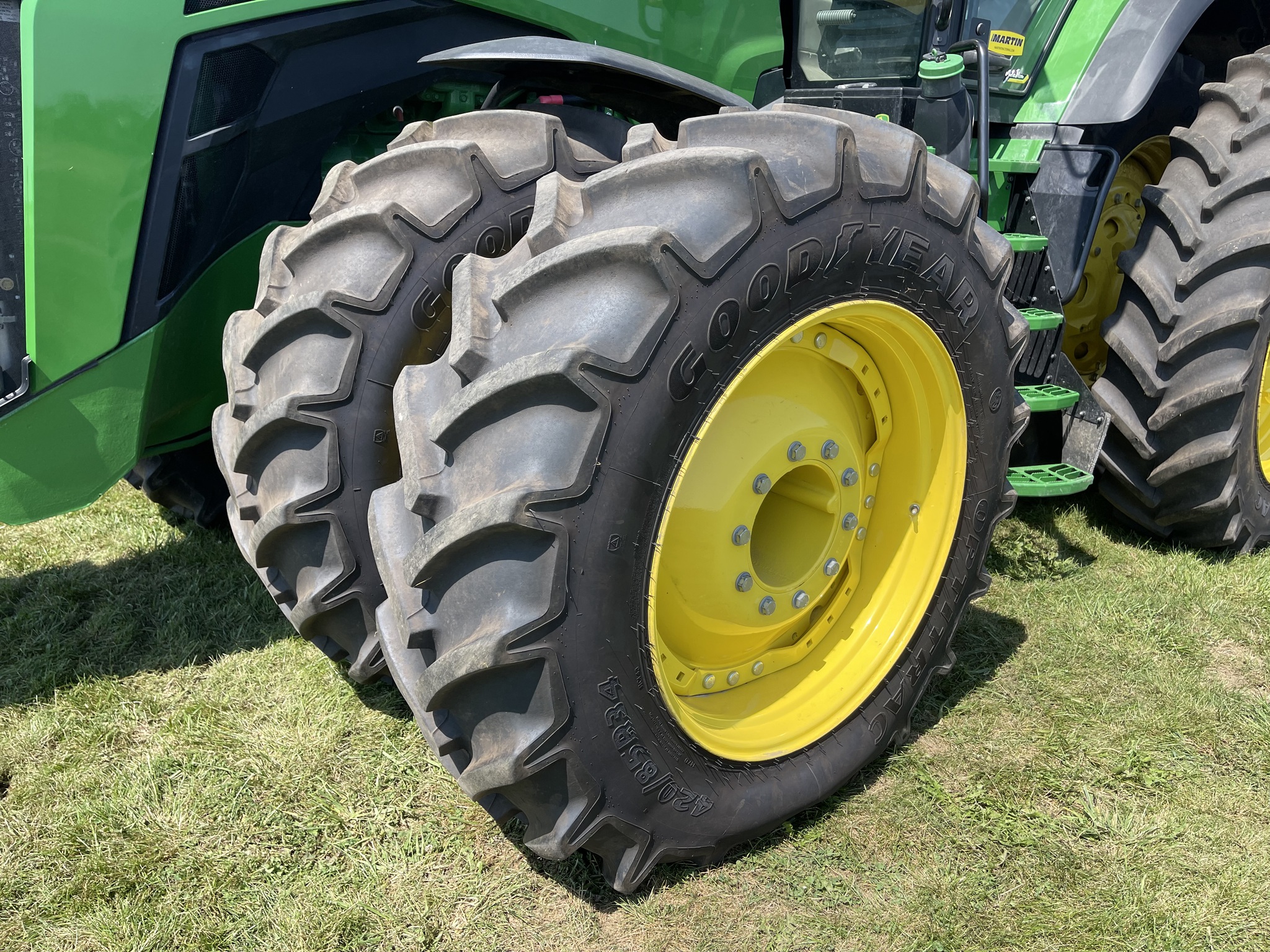  2023 John Deere 8R 340 at Heritage Tractor in Rockport, IL