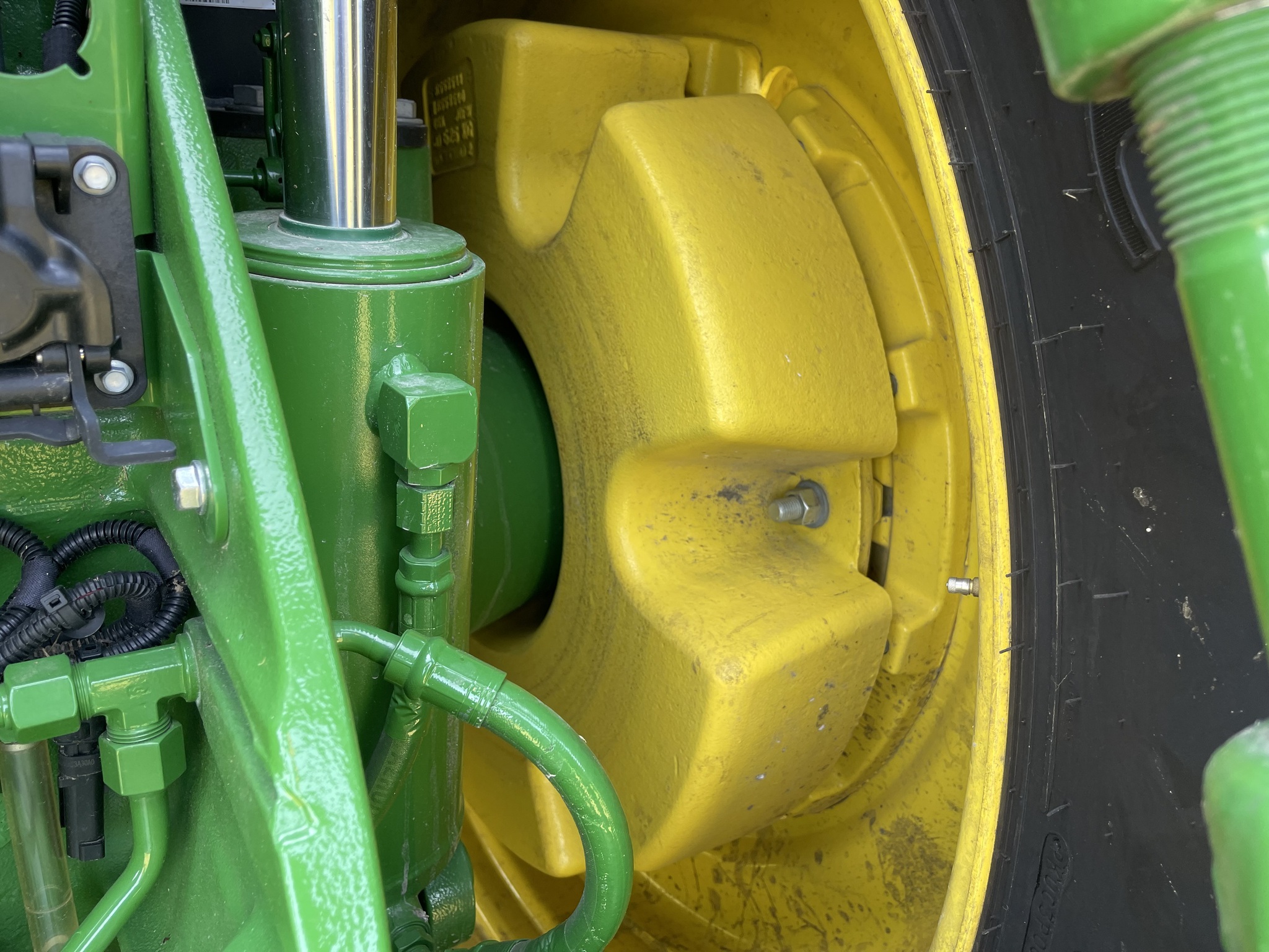  2023 John Deere 8R 340 at Heritage Tractor in Rockport, IL