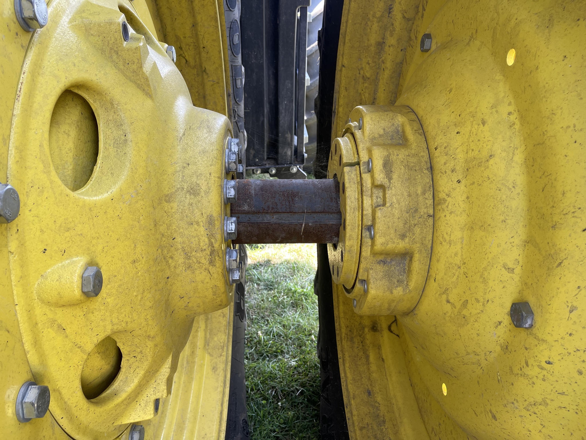  2023 John Deere 8R 340 at Heritage Tractor in Rockport, IL