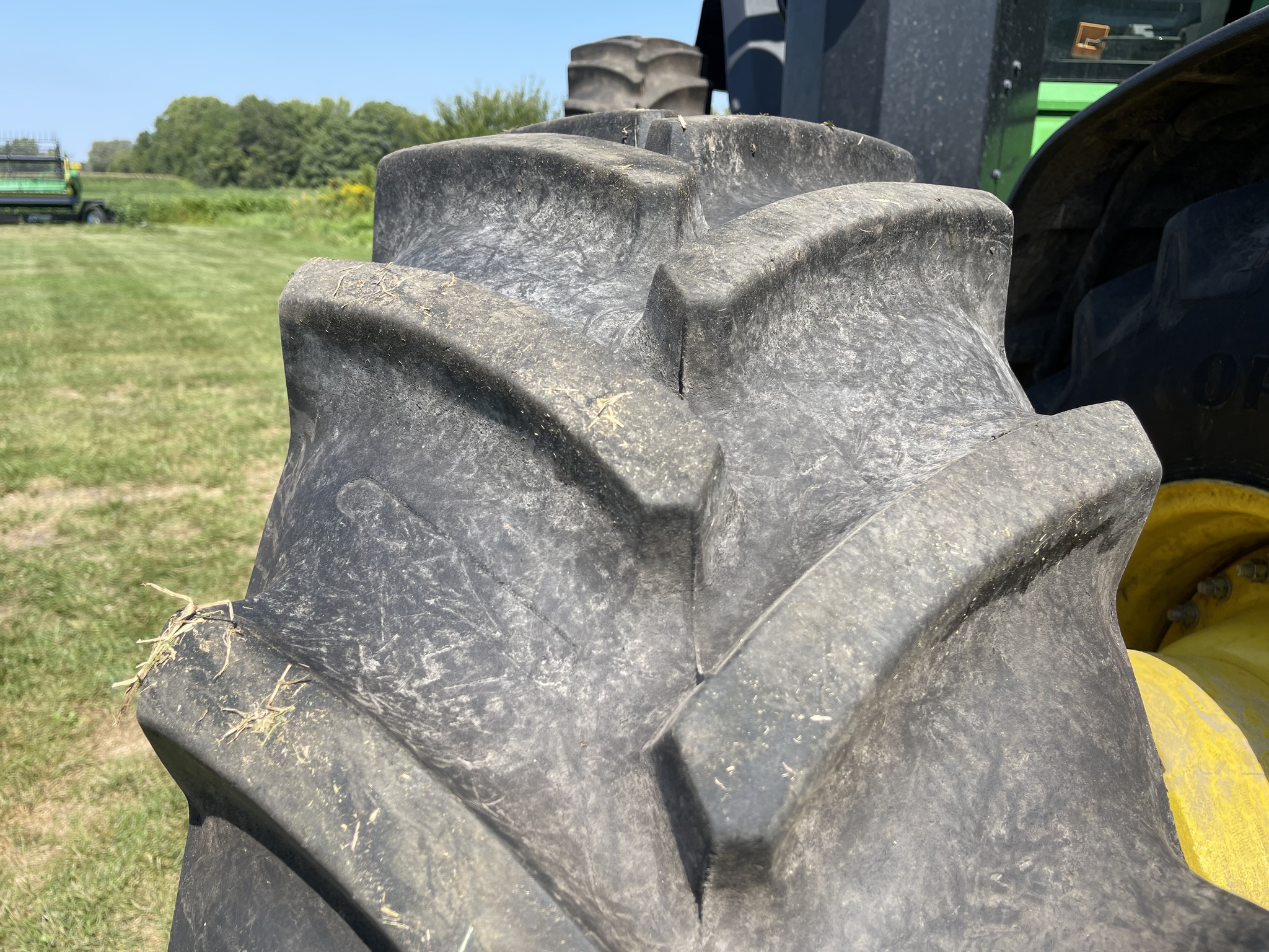  2023 John Deere 8R 340 at Heritage Tractor in Rockport, IL