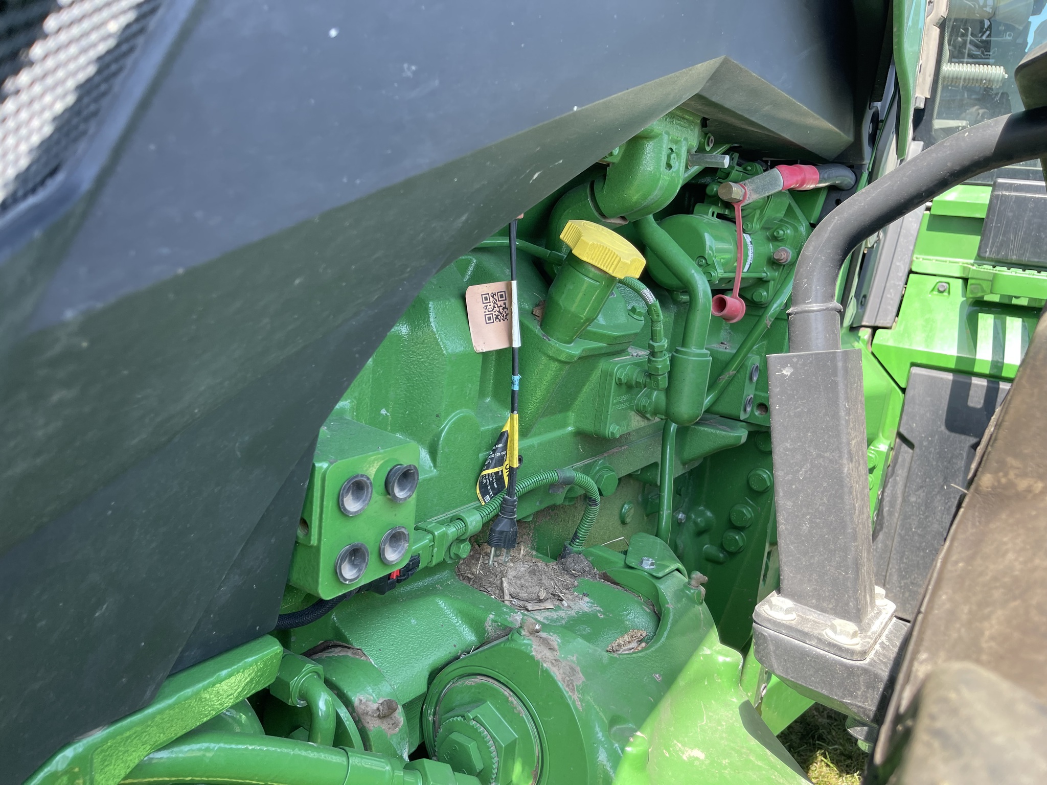  2023 John Deere 8R 340 at Heritage Tractor in Rockport, IL
