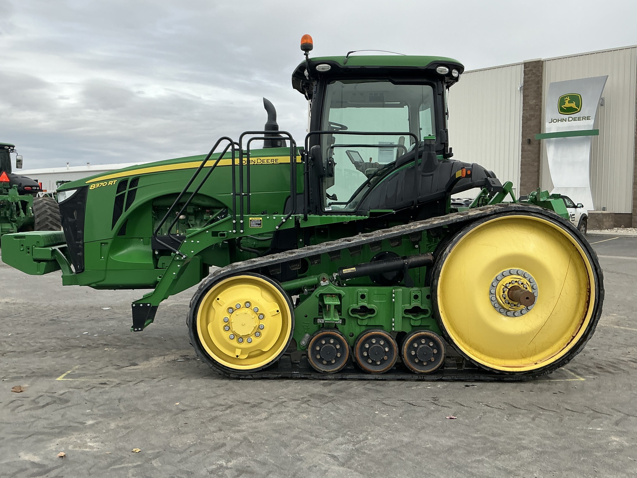 2017 John Deere 8370RT Image 2