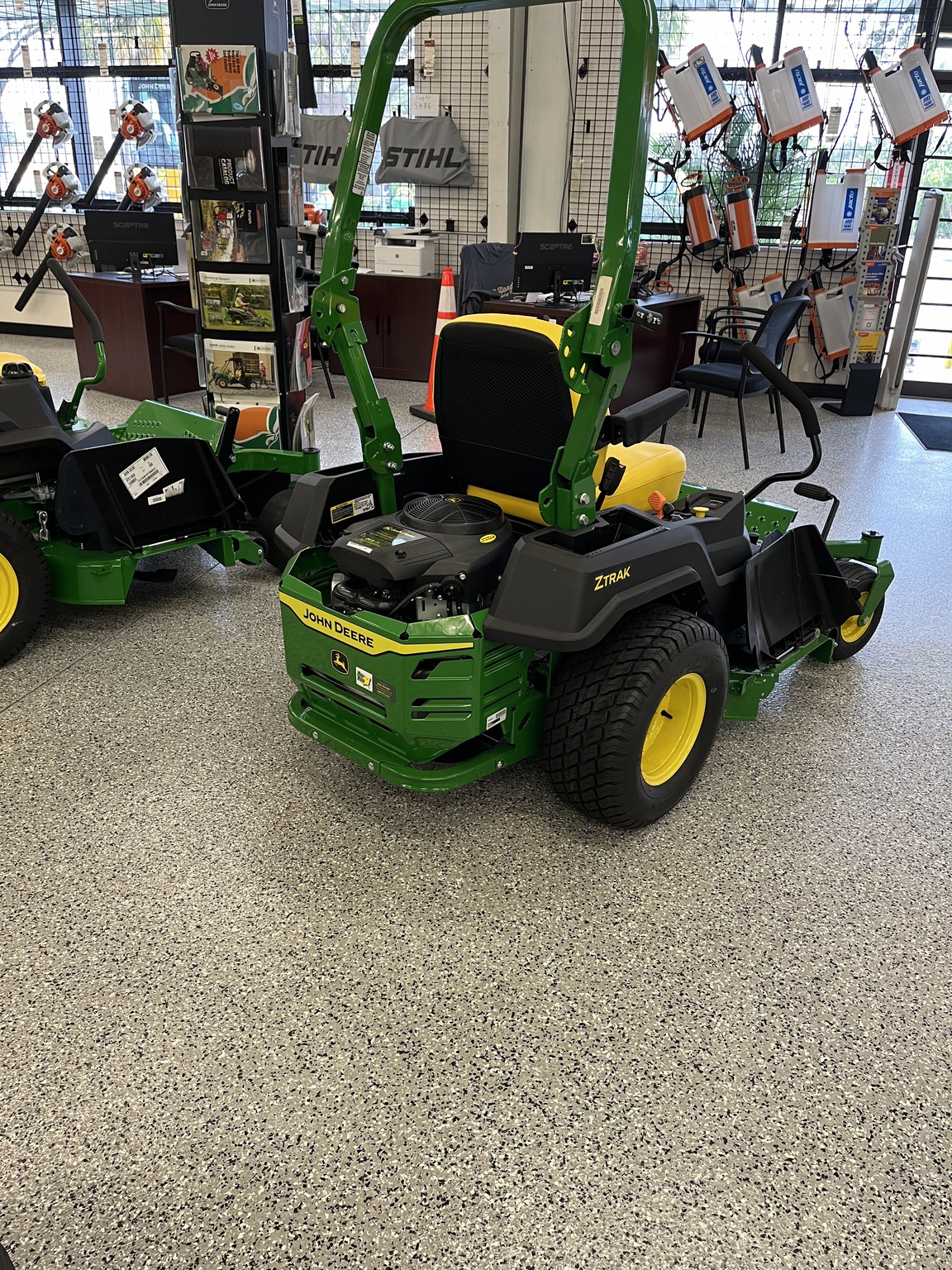 2025 John Deere Z515E Image 5
