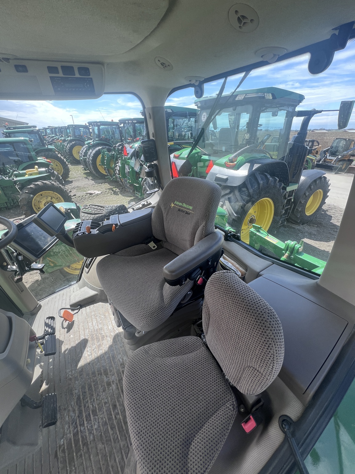 2013 John Deere 8235R Image 2