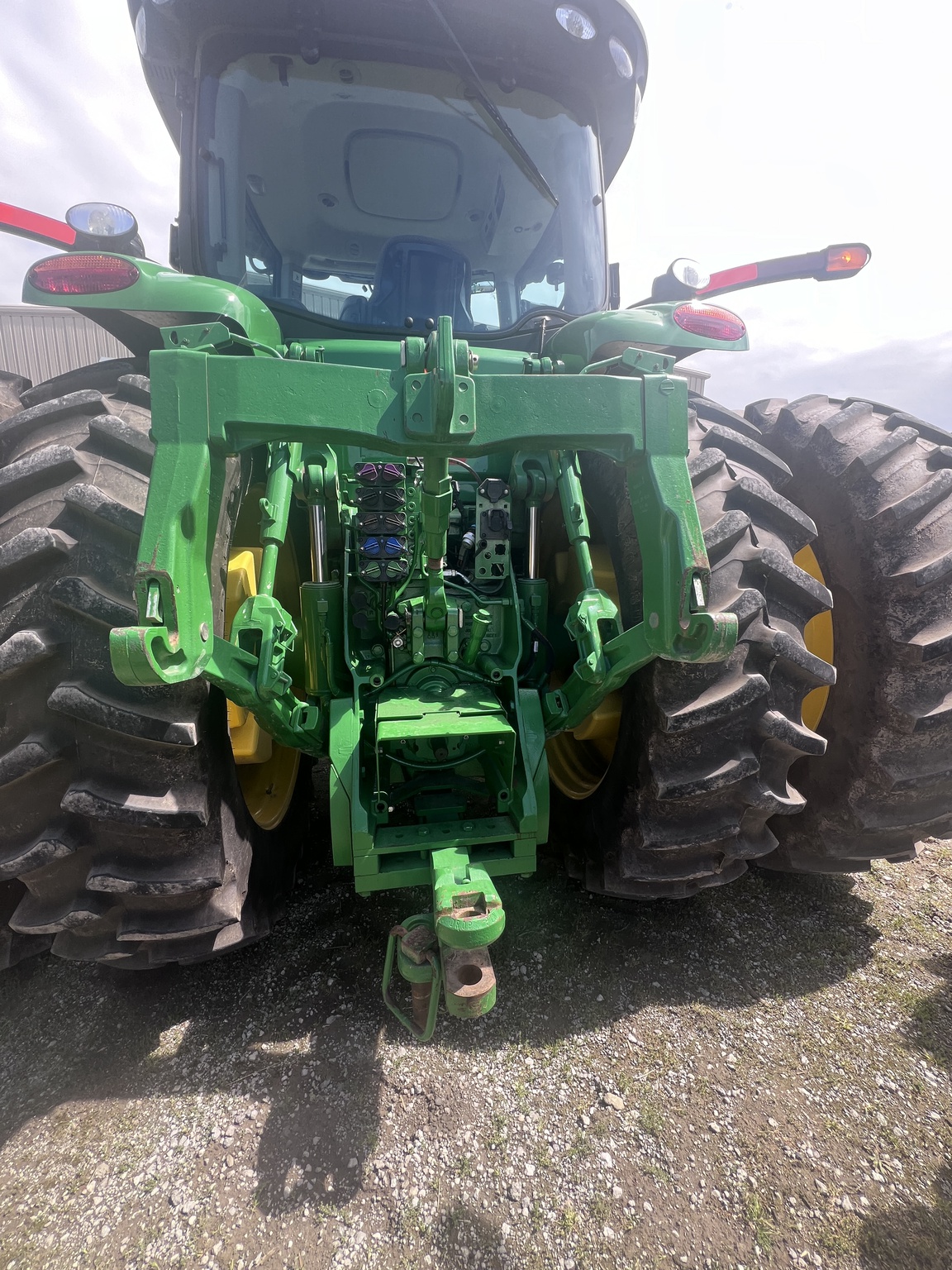 2013 John Deere 8235R Image 5