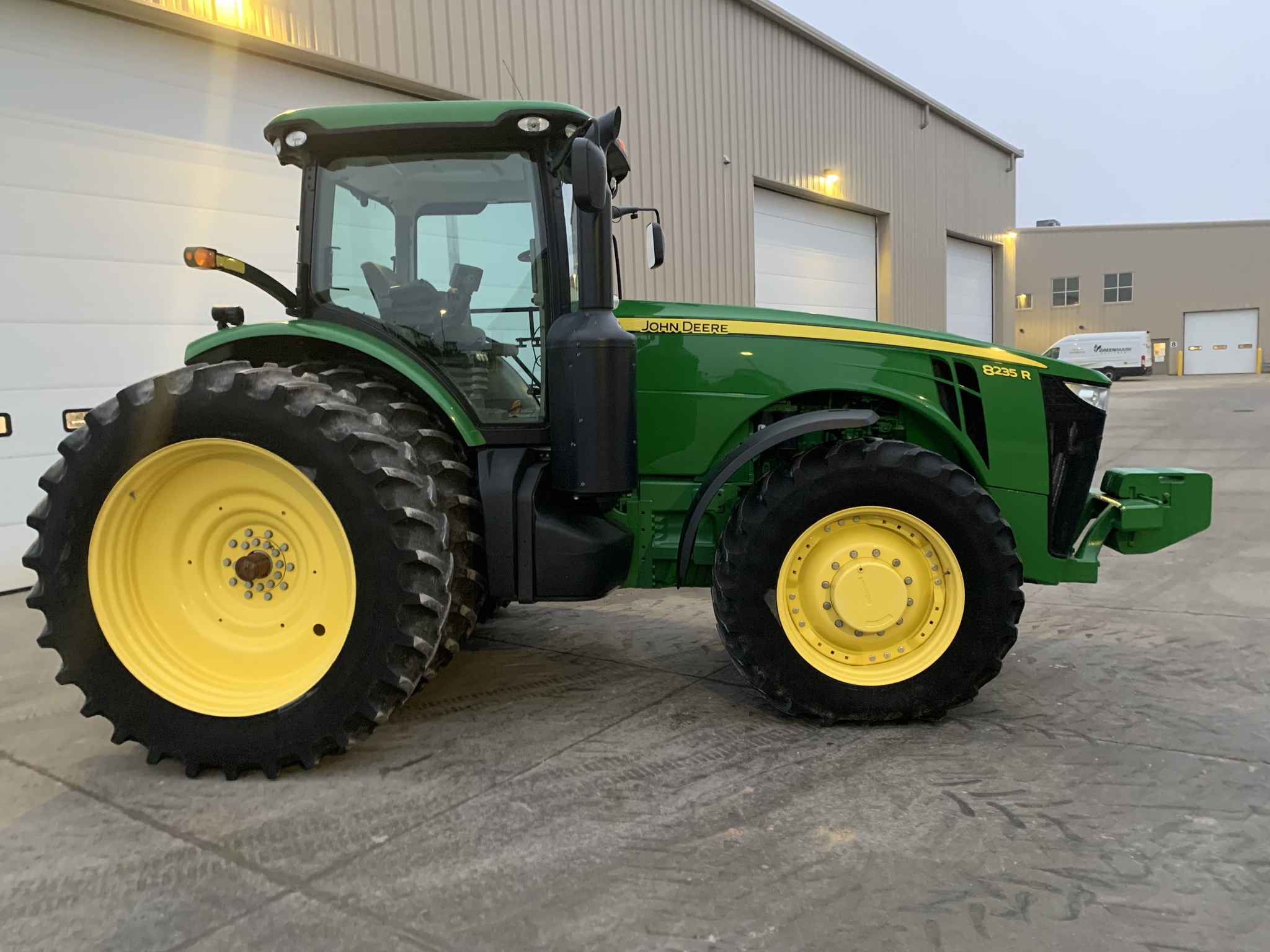 2013 John Deere 8235R Image 2