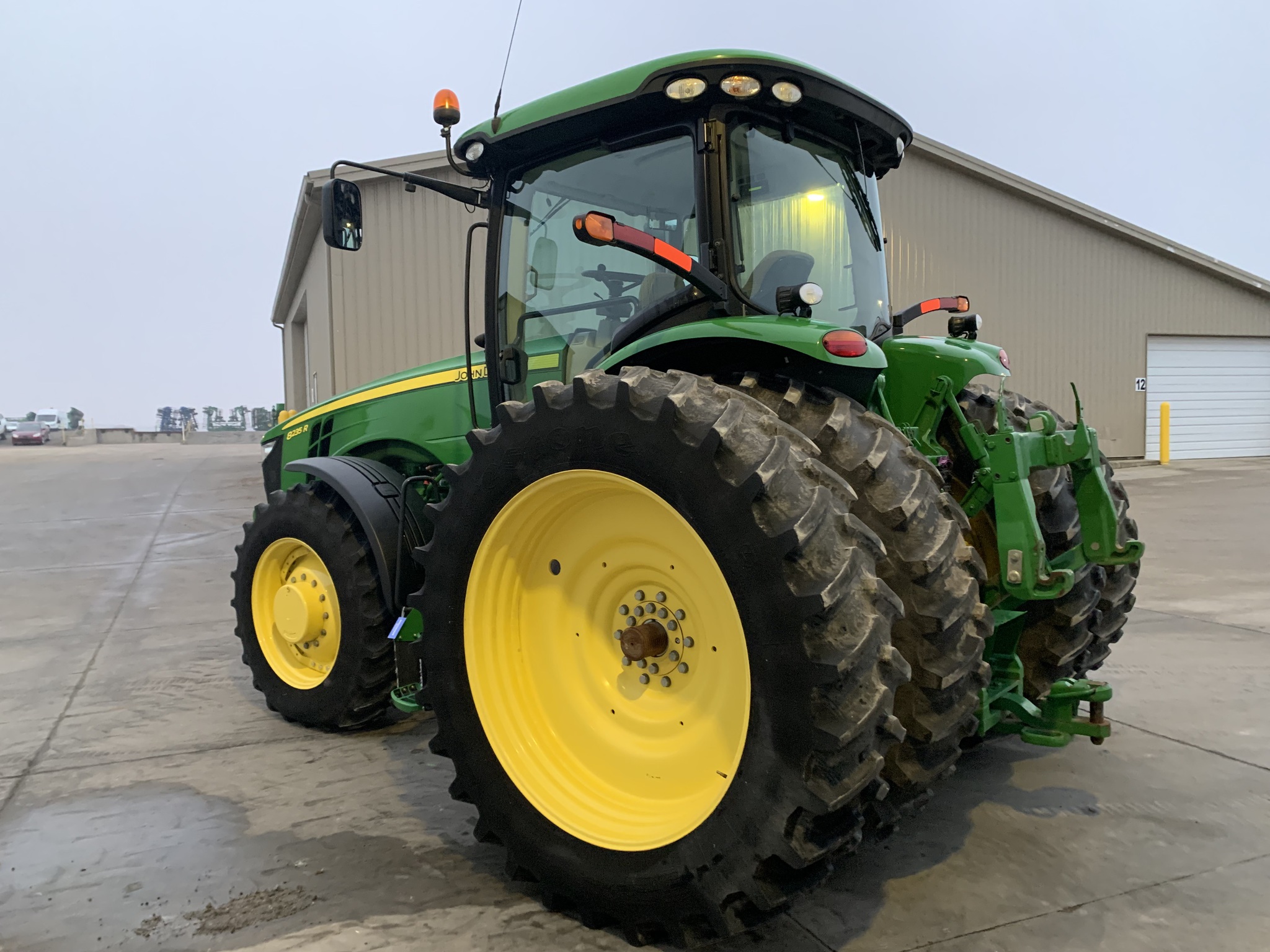 2013 John Deere 8235R Image 5