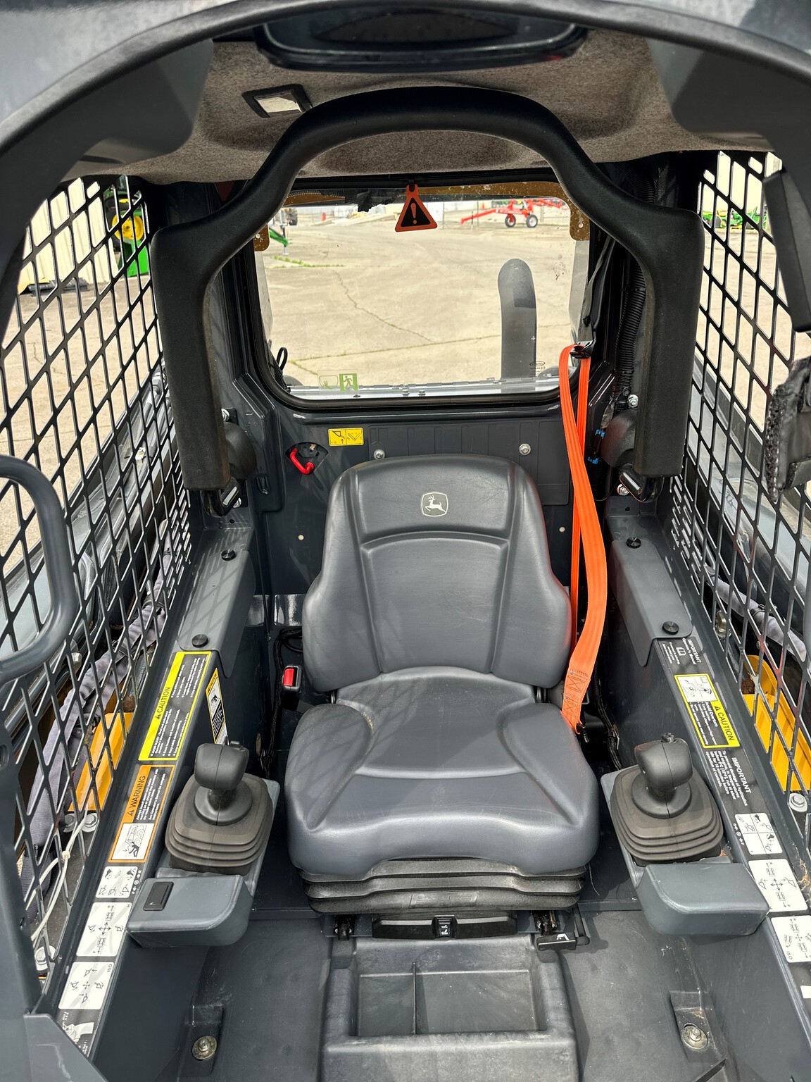 2023 John Deere 324G Image 3