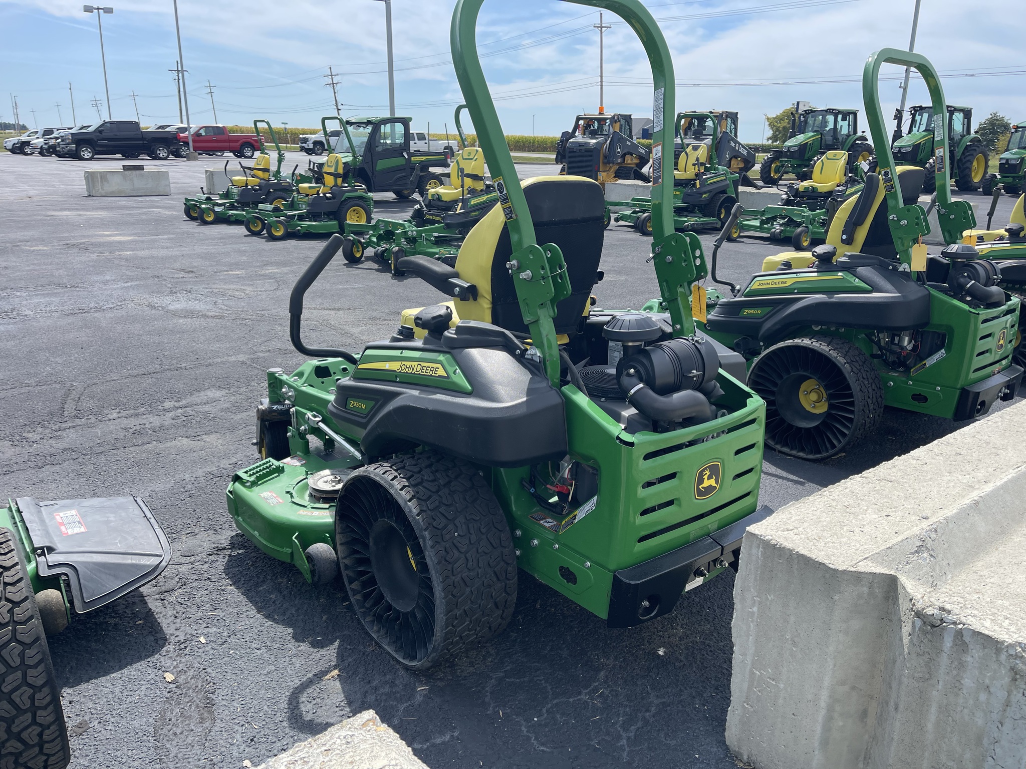 2022 John Deere Z930M Image 10
