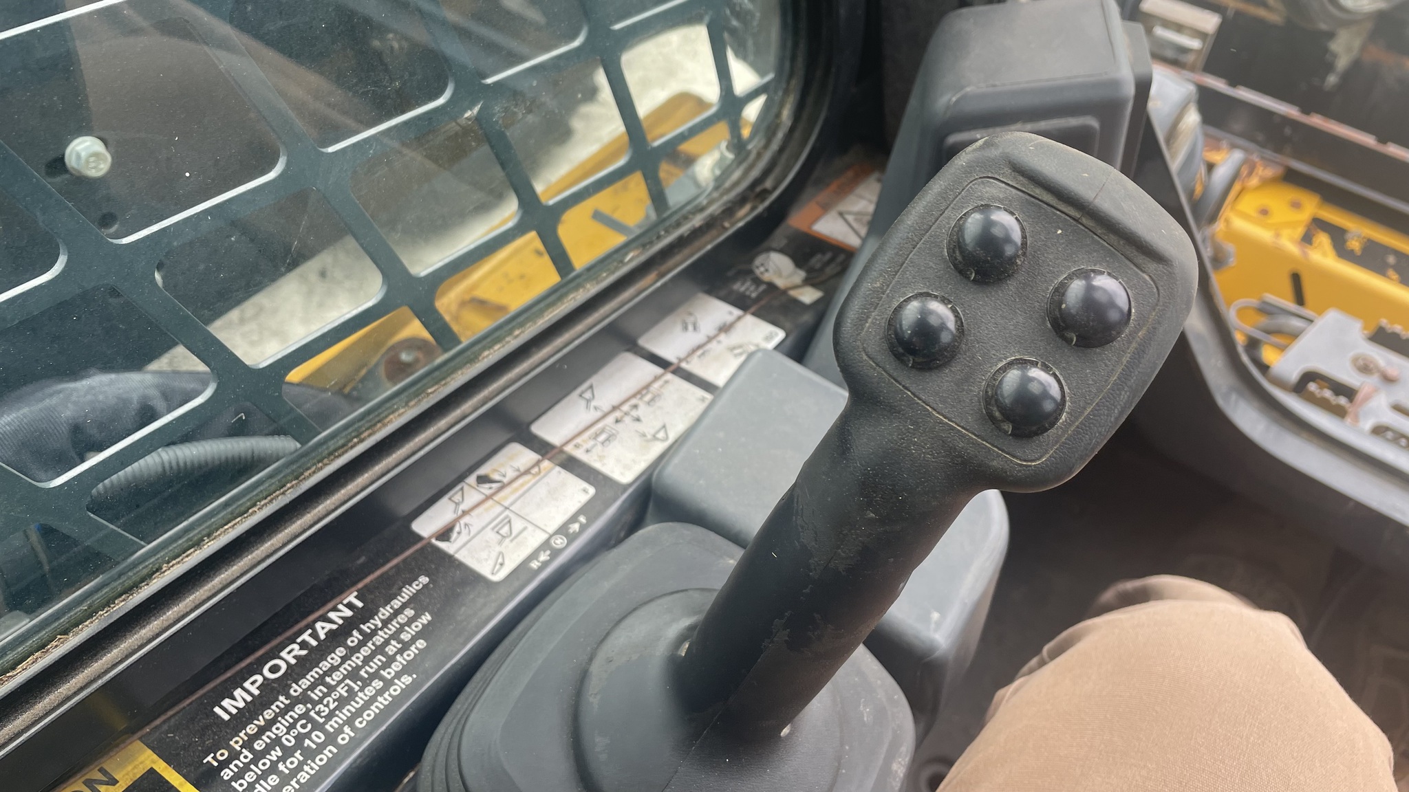 2022 John Deere 333G Image 19