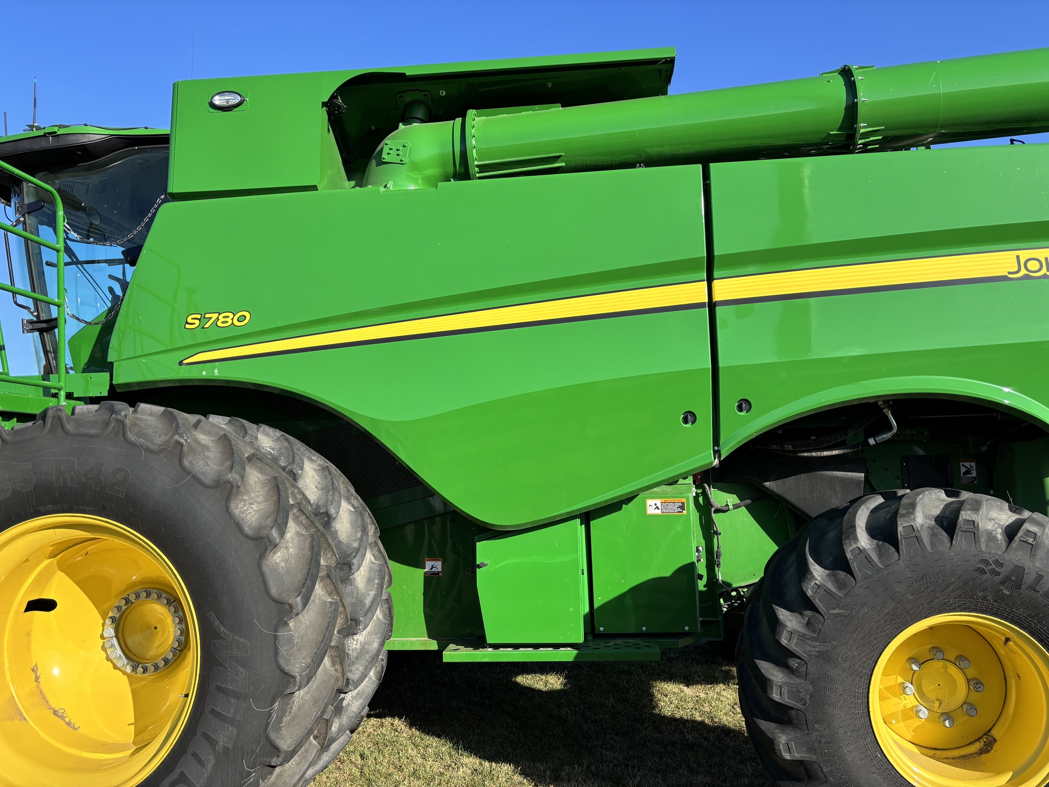  2024 John Deere S780 at Heritage Tractor in Monmouth, IL