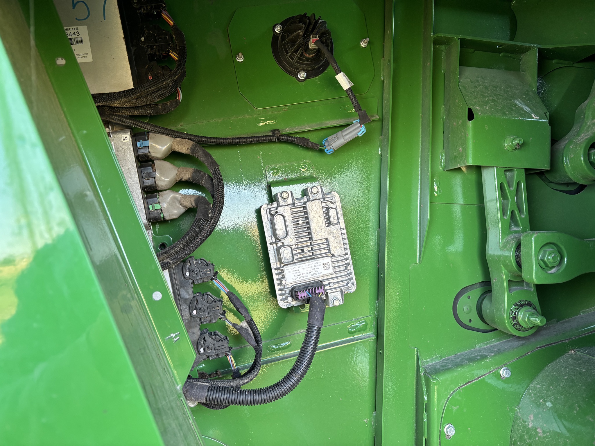  2024 John Deere S780 at Heritage Tractor in Monmouth, IL