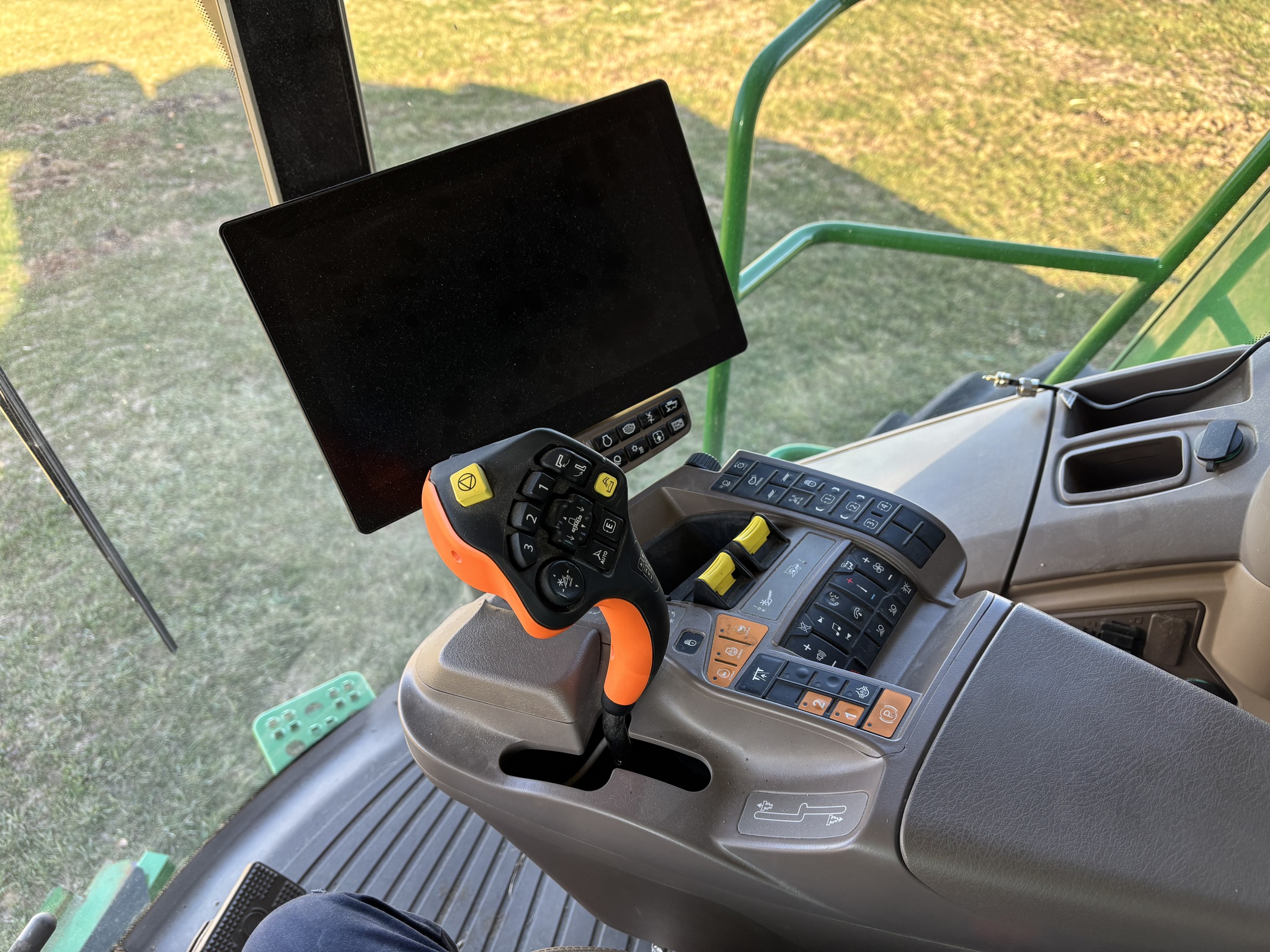  2024 John Deere S780 at Heritage Tractor in Monmouth, IL