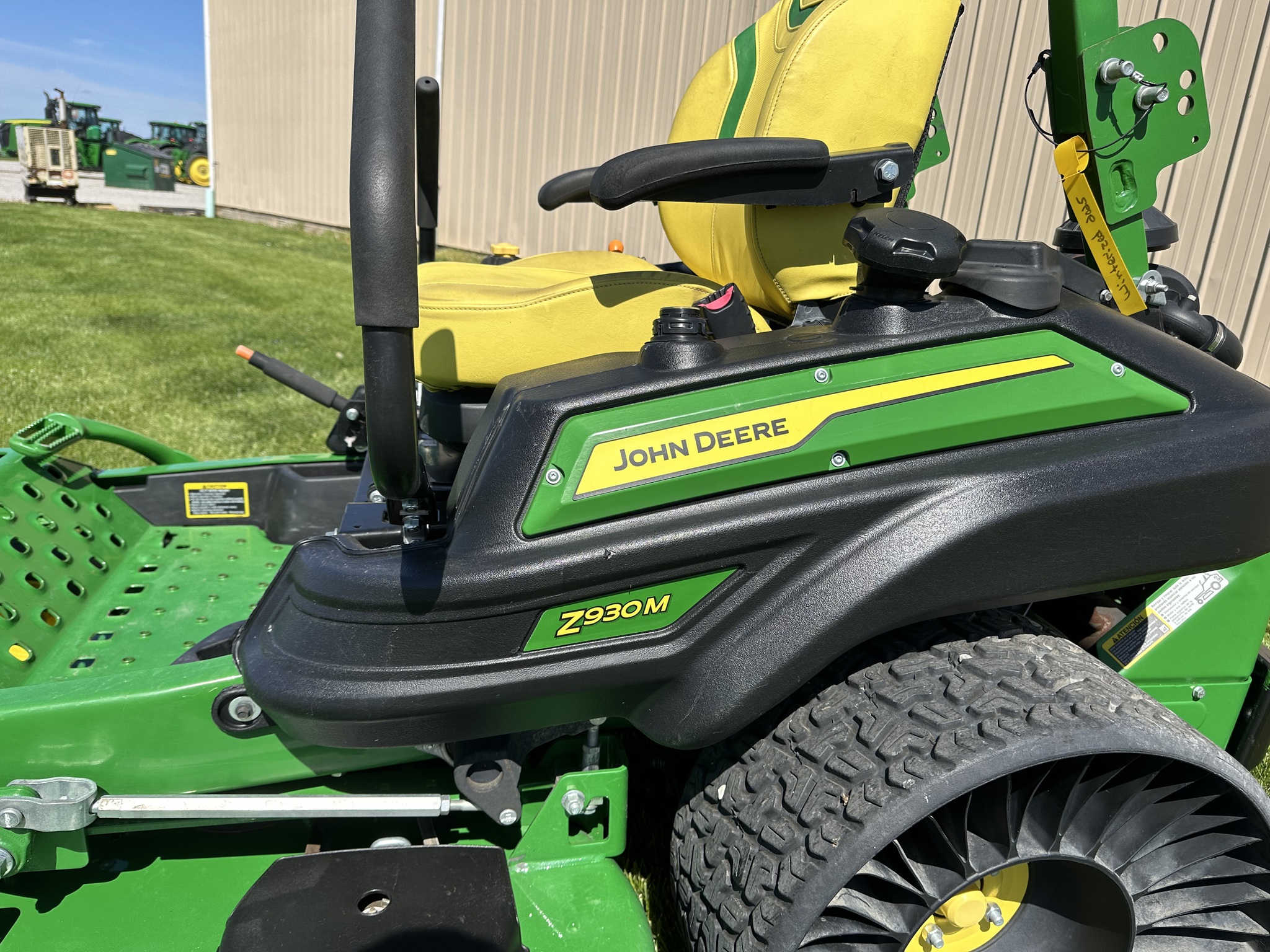 2023 John Deere Z930M Image 10
