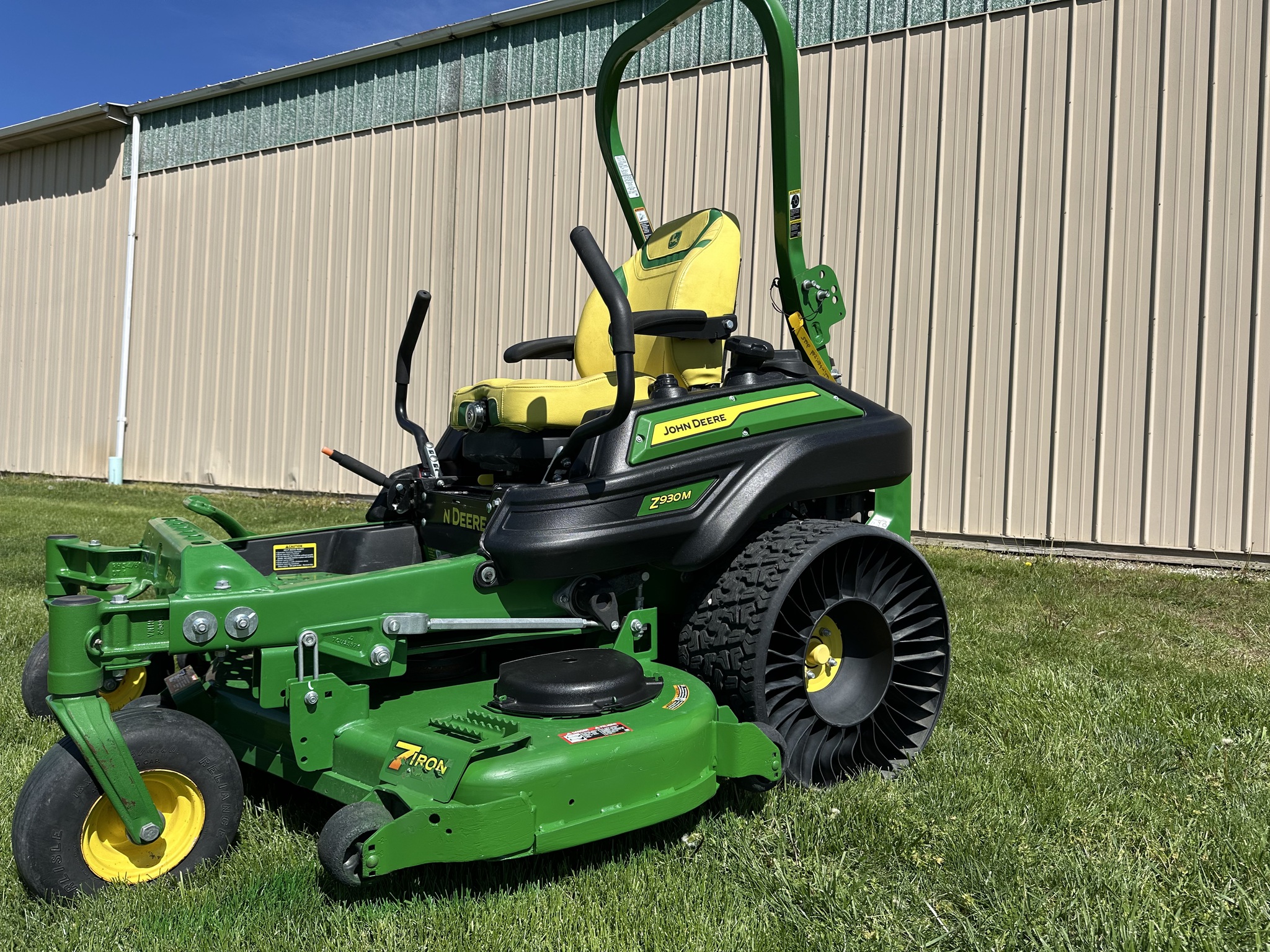 2023 John Deere Z930M Image 9