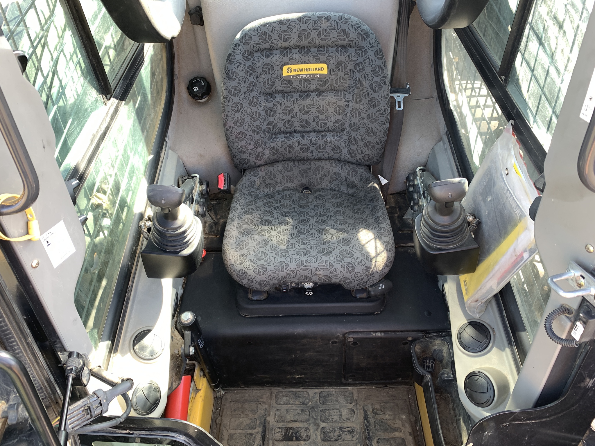 2021 New Holland L328 Image 9
