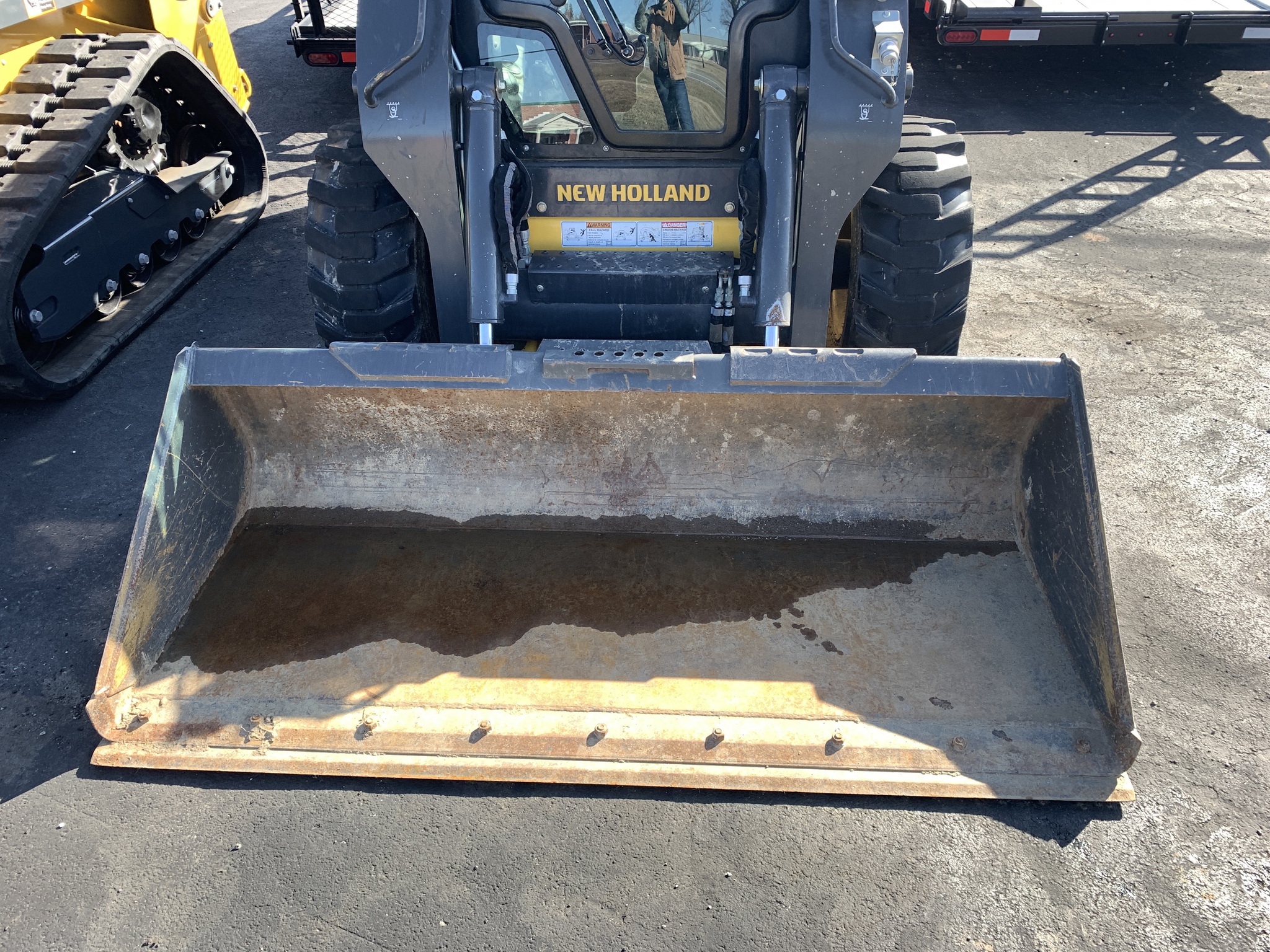 2021 New Holland L328 Image 8
