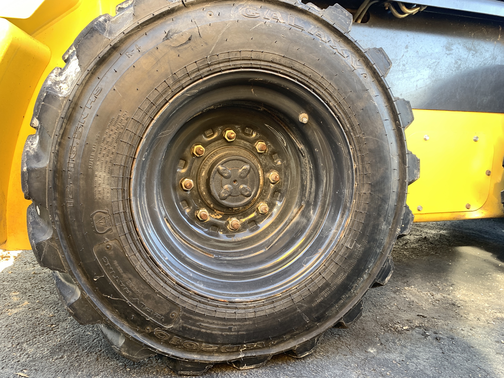 2021 New Holland L328 Image 12