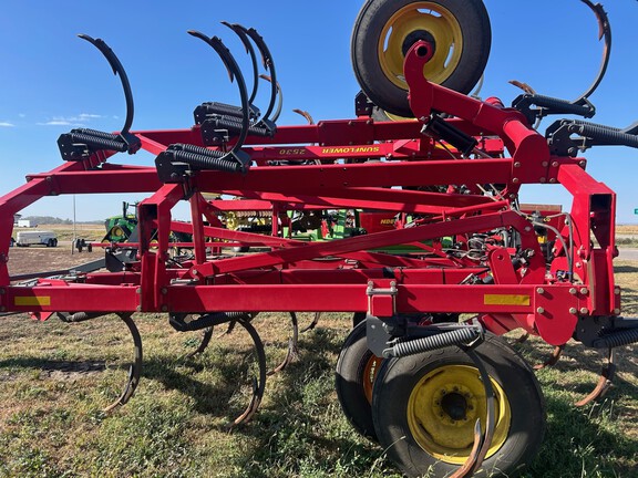 2019 Sunflower 2530-31 (3rd thumbnail)