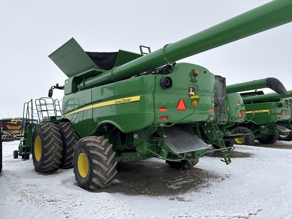 Used 2020 John Deere S780 Combines at Horizon Ag & Turf in Lloydminster, AB - Photo7