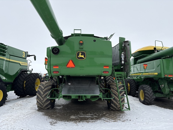 Used 2020 John Deere S780 Combines at Horizon Ag & Turf in Lloydminster, AB - Photo9