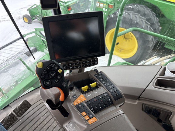 Used 2020 John Deere S780 Combines at Horizon Ag & Turf in Lloydminster, AB - Photo17