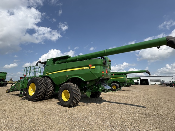 Used 2020 John Deere S780 Combines at Horizon Ag & Turf in Lloydminster, AB - Photo3