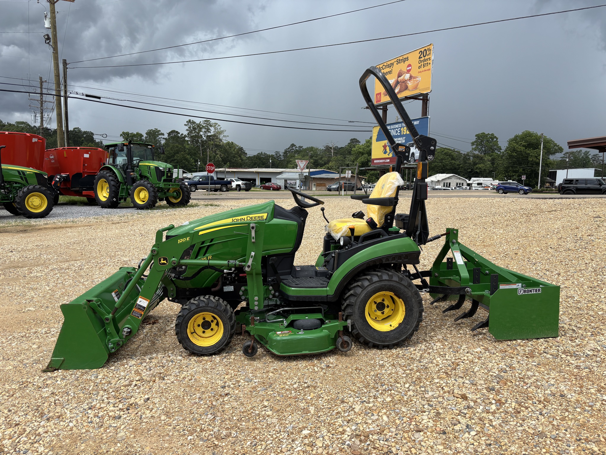 2022 John Deere 1025R Image 2