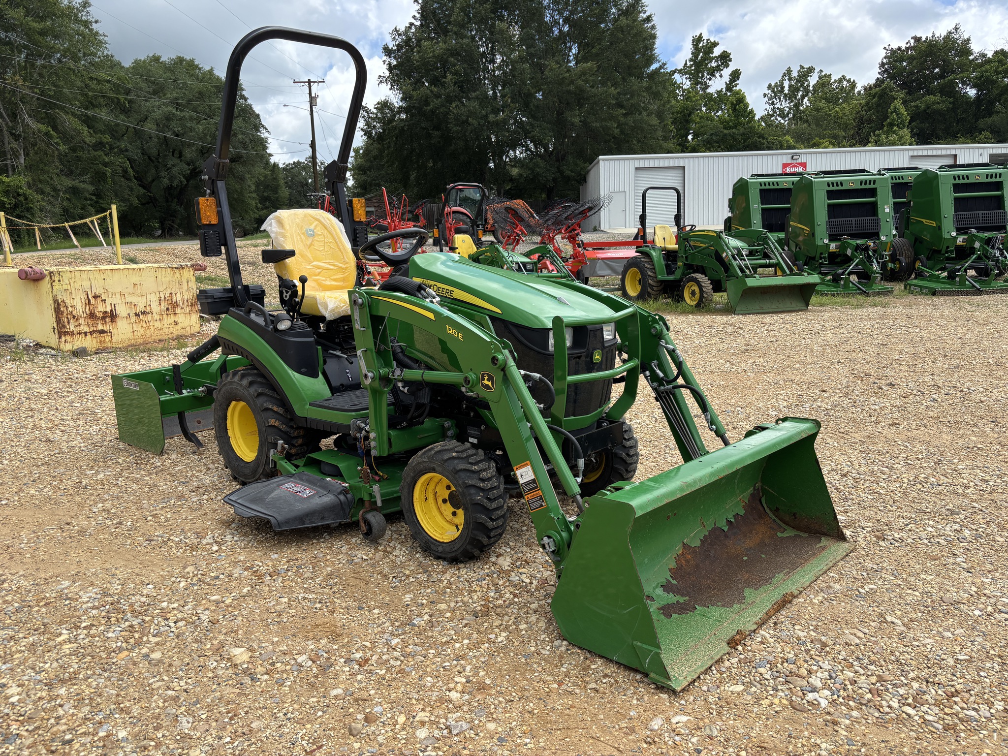 2022 John Deere 1025R Image 8