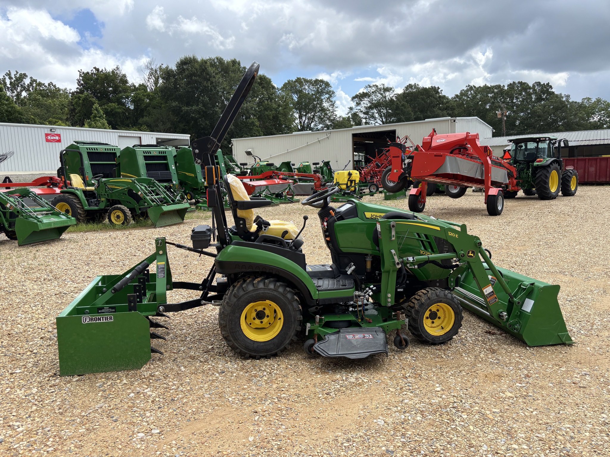 2022 John Deere 1025R Image 7
