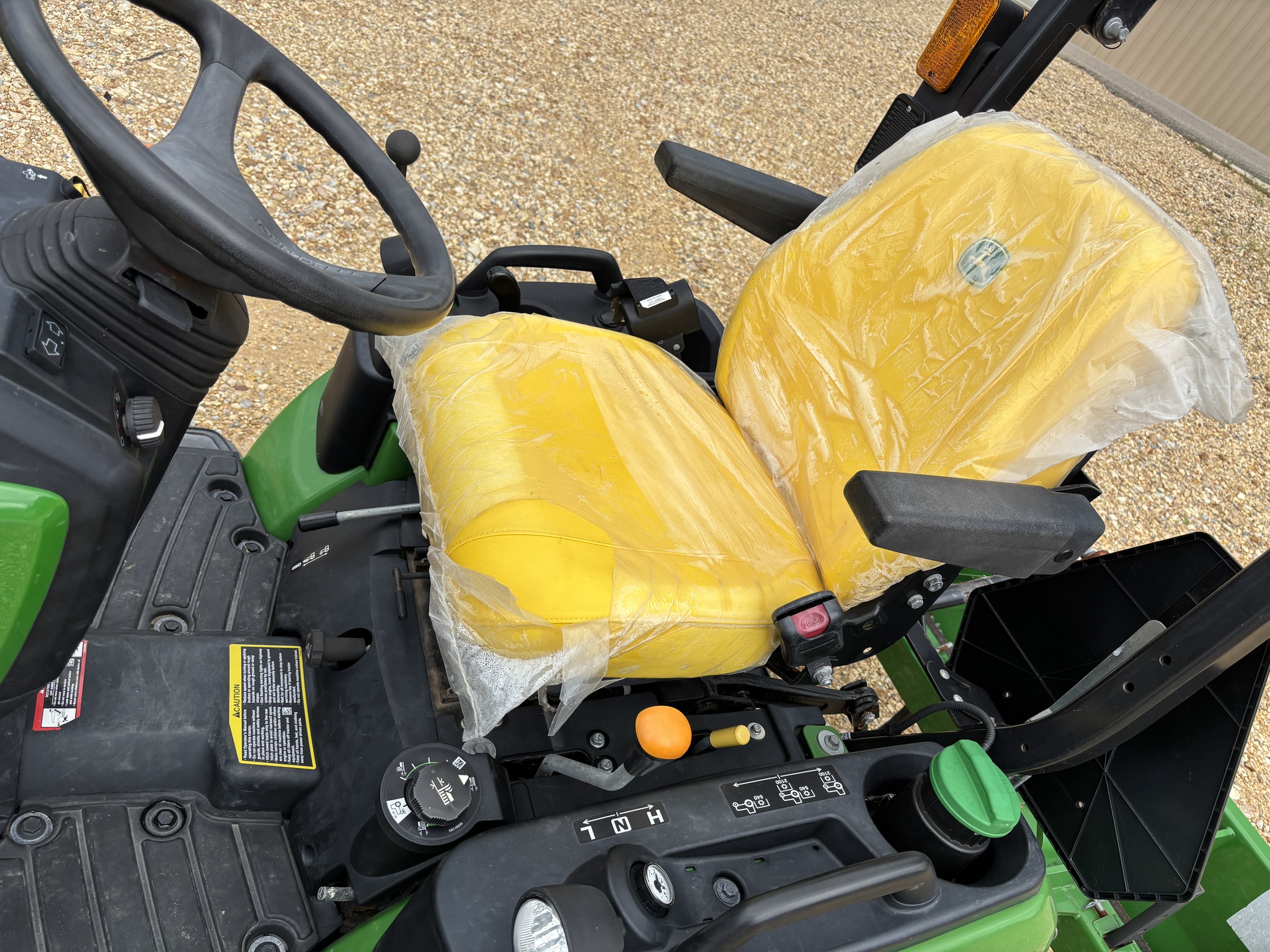 2022 John Deere 1025R Image 10